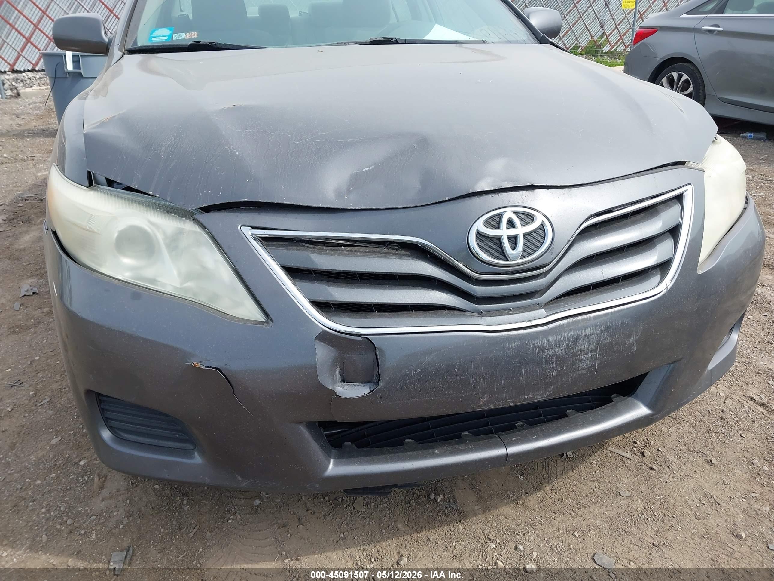 TOYOTA CAMRY image 6