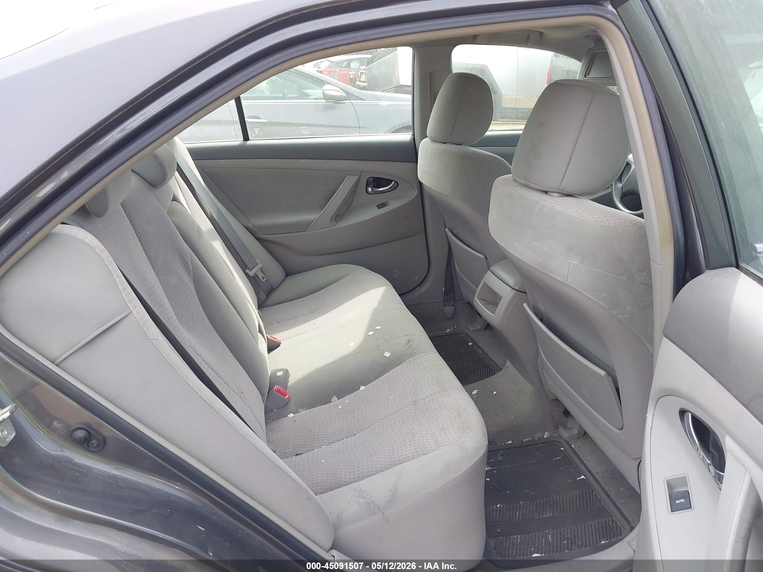 TOYOTA CAMRY image 8