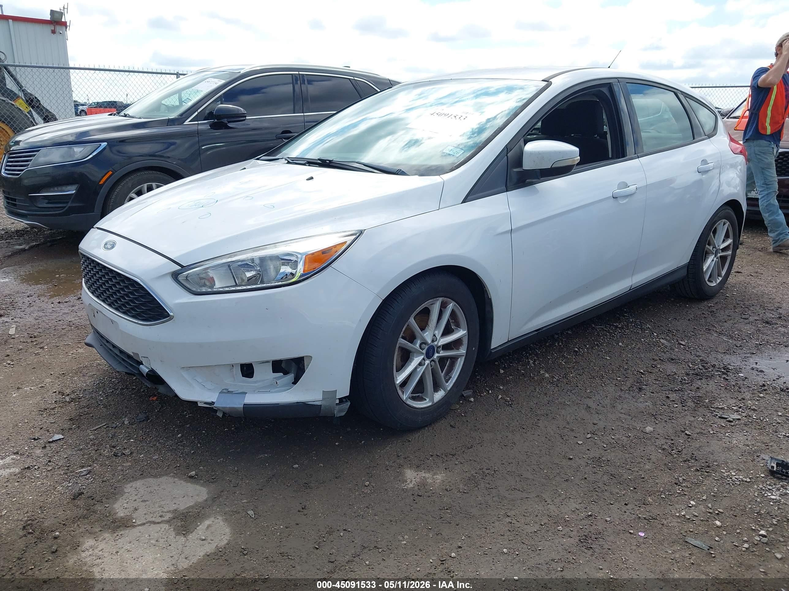 FORD FOCUS image 2