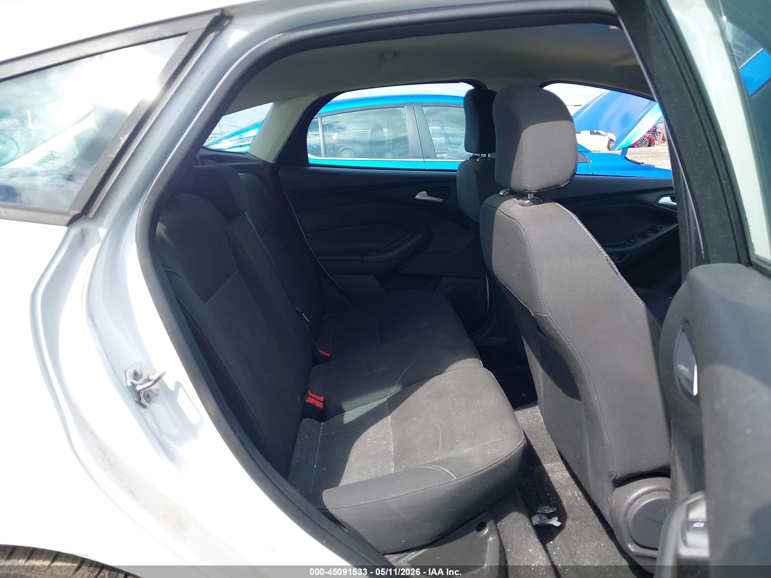 FORD FOCUS image 8