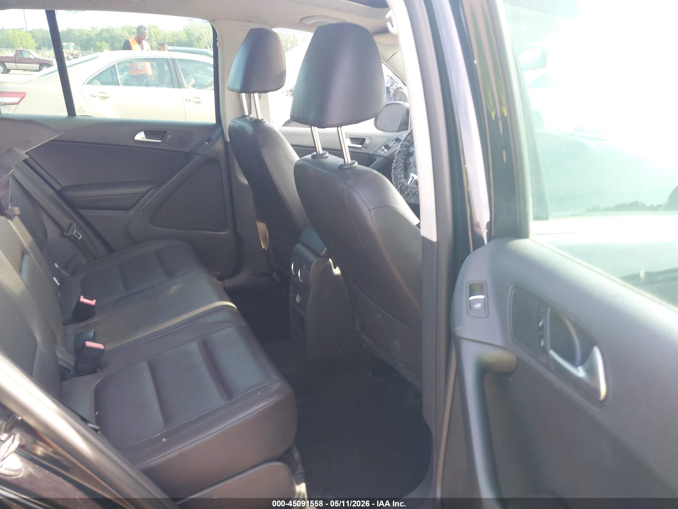 VOLKSWAGEN TIGUAN image 8