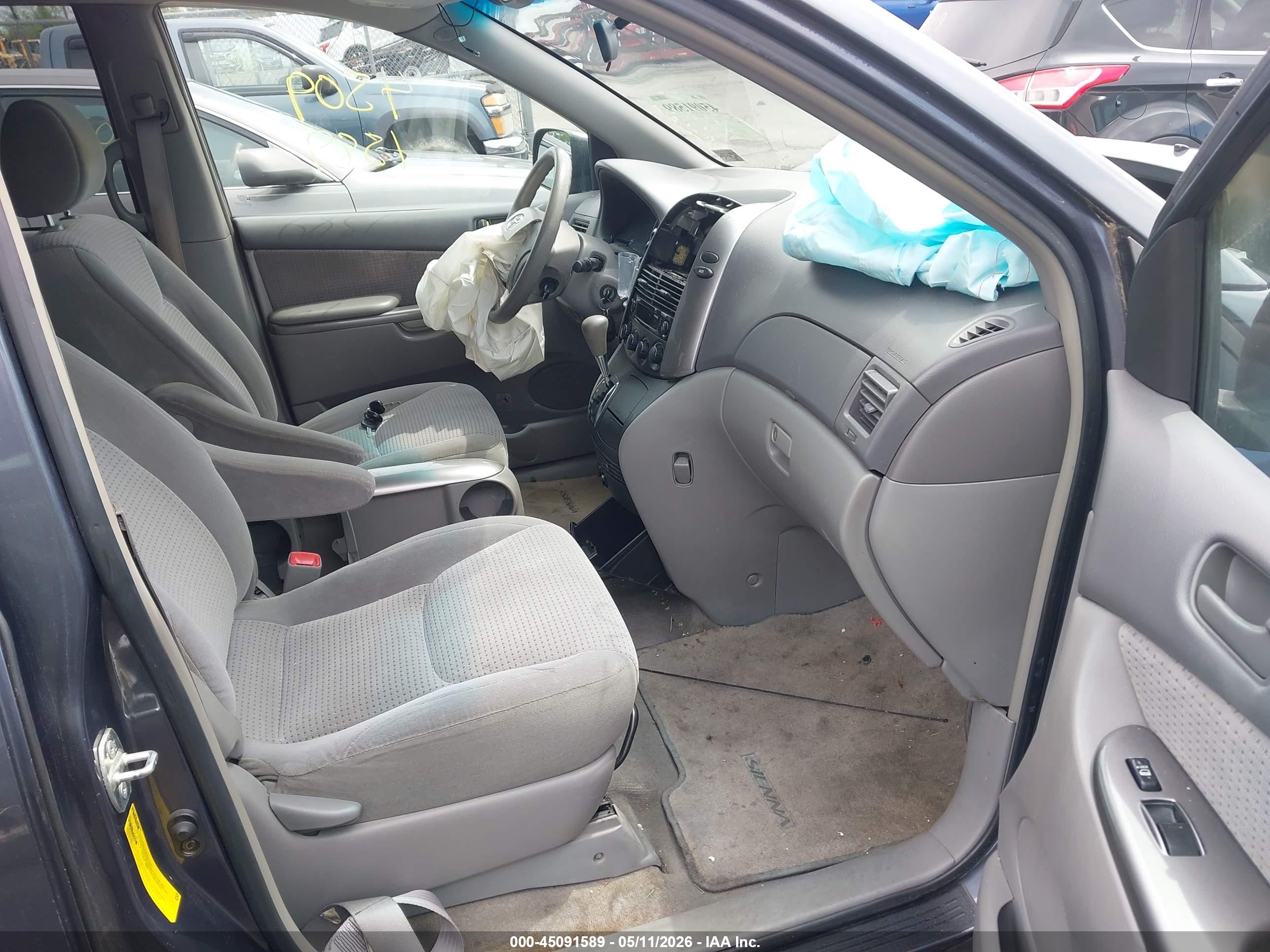 TOYOTA SIENNA image 5