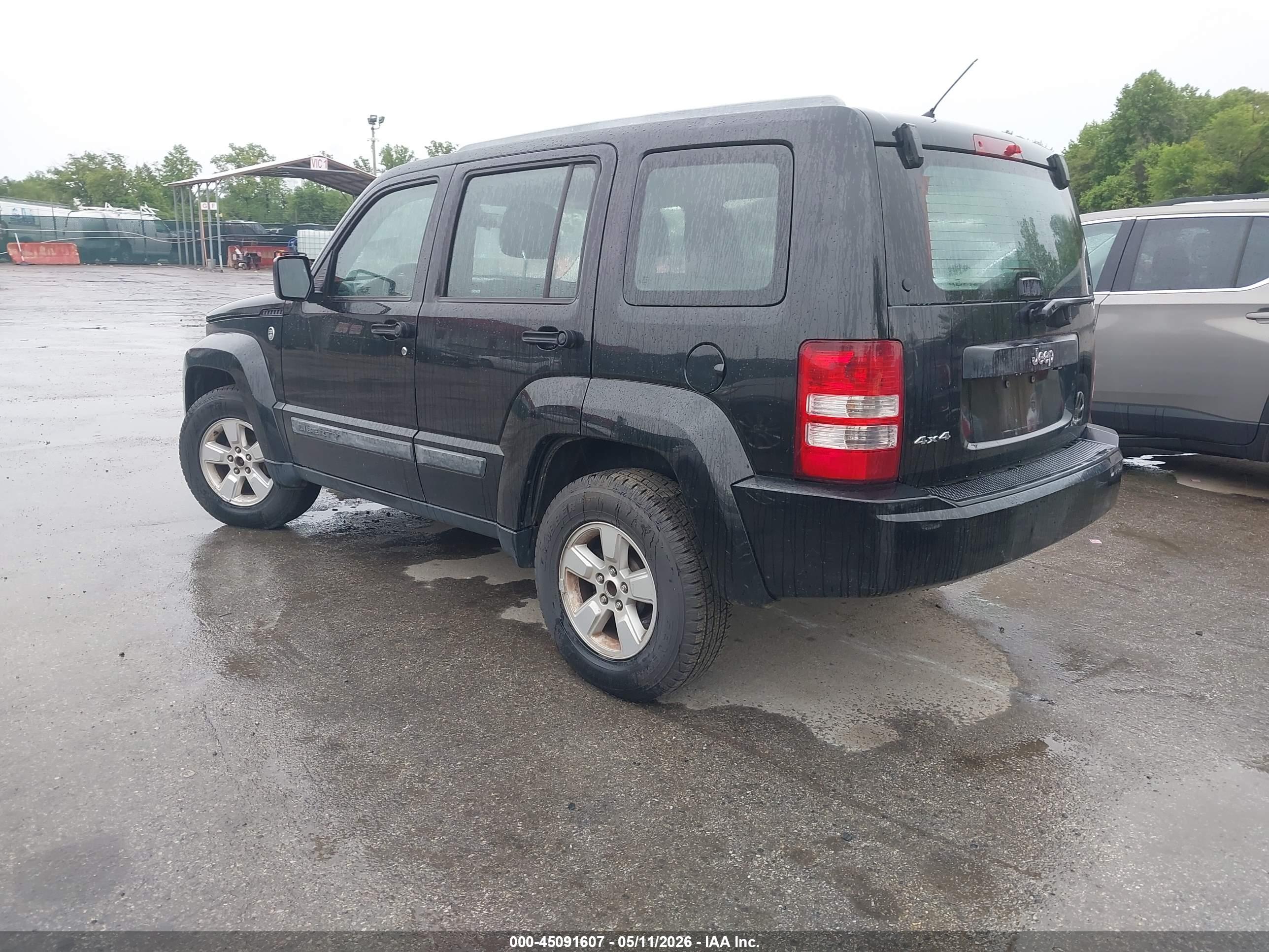 JEEP LIBERTY image 3