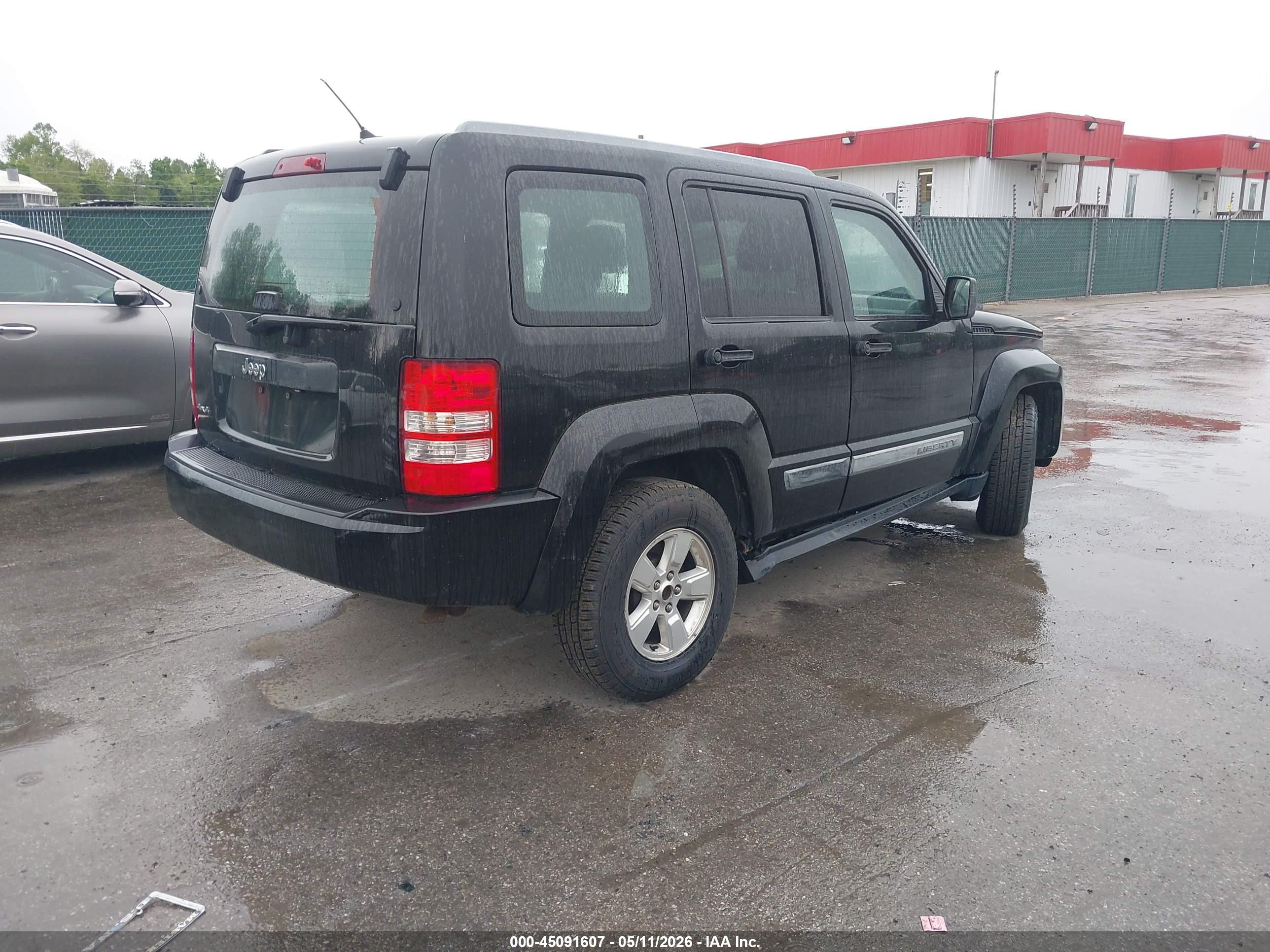 JEEP LIBERTY image 4