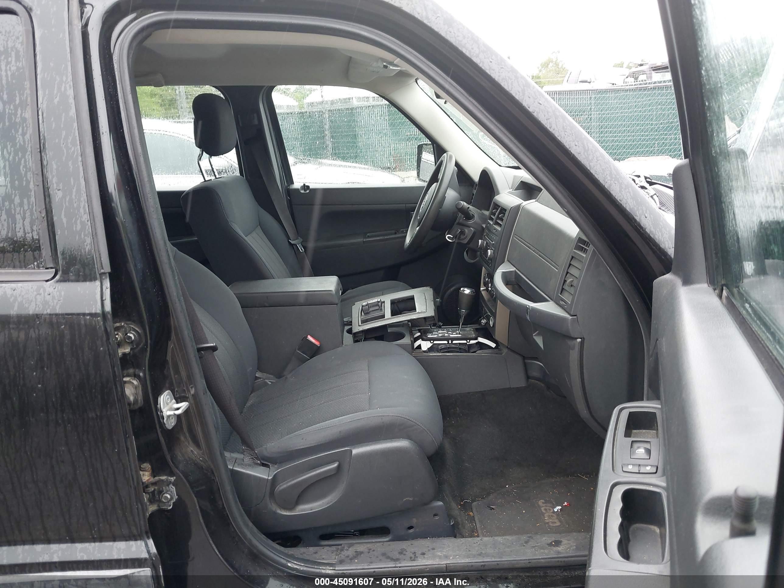 JEEP LIBERTY image 5