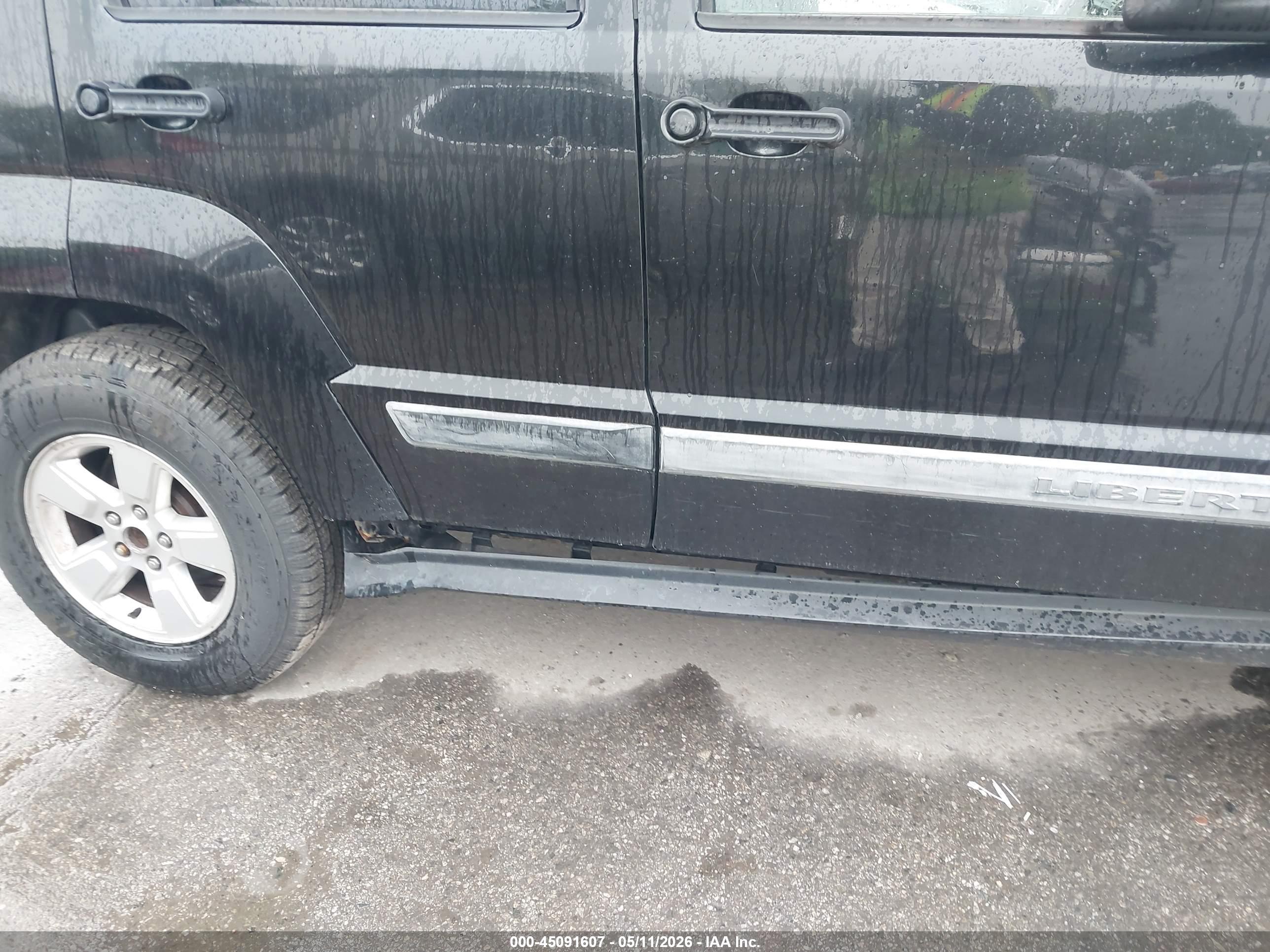 JEEP LIBERTY image 6