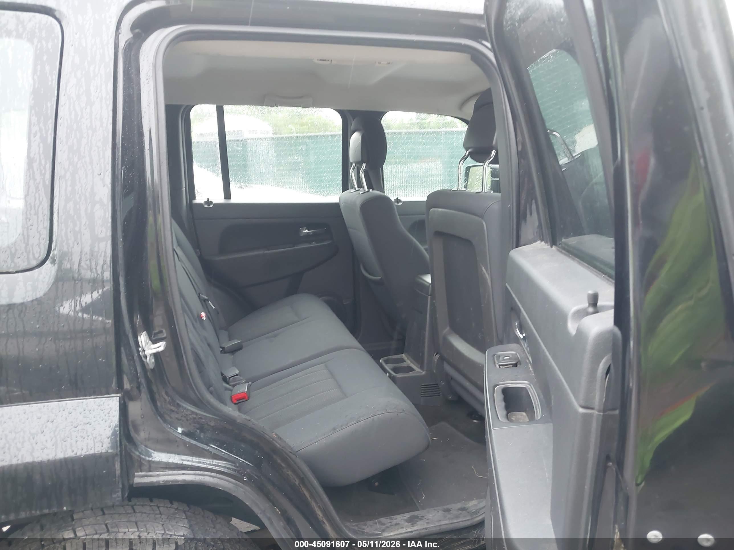 JEEP LIBERTY image 8