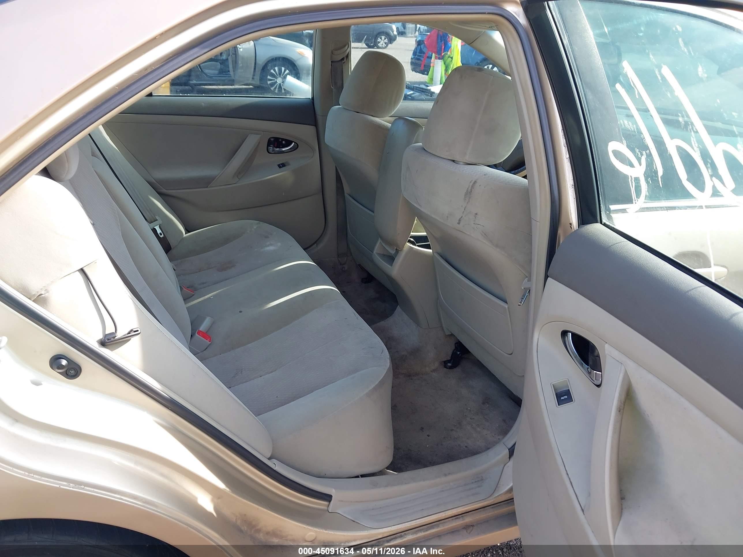 TOYOTA CAMRY image 8