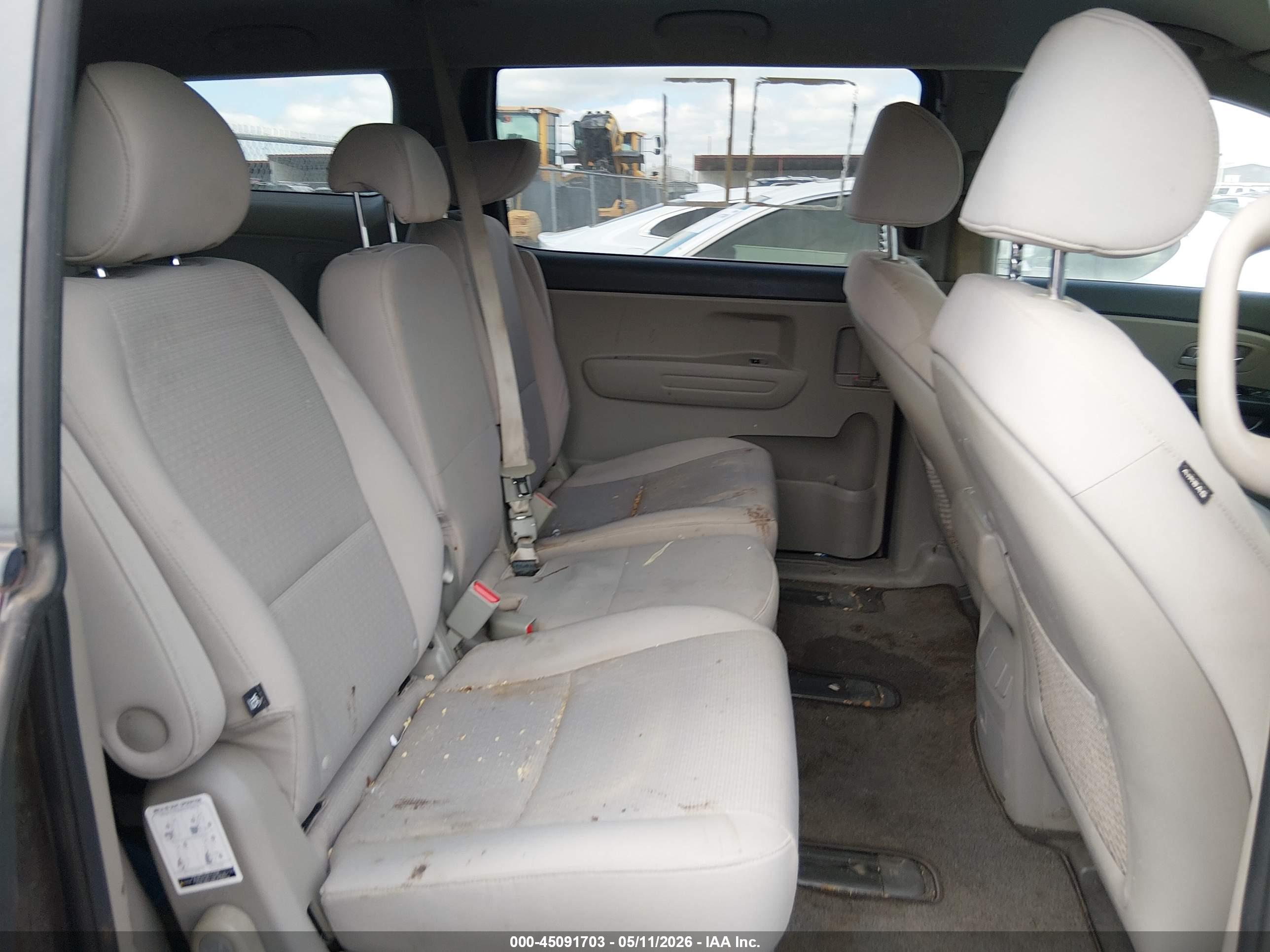 KIA SEDONA image 8