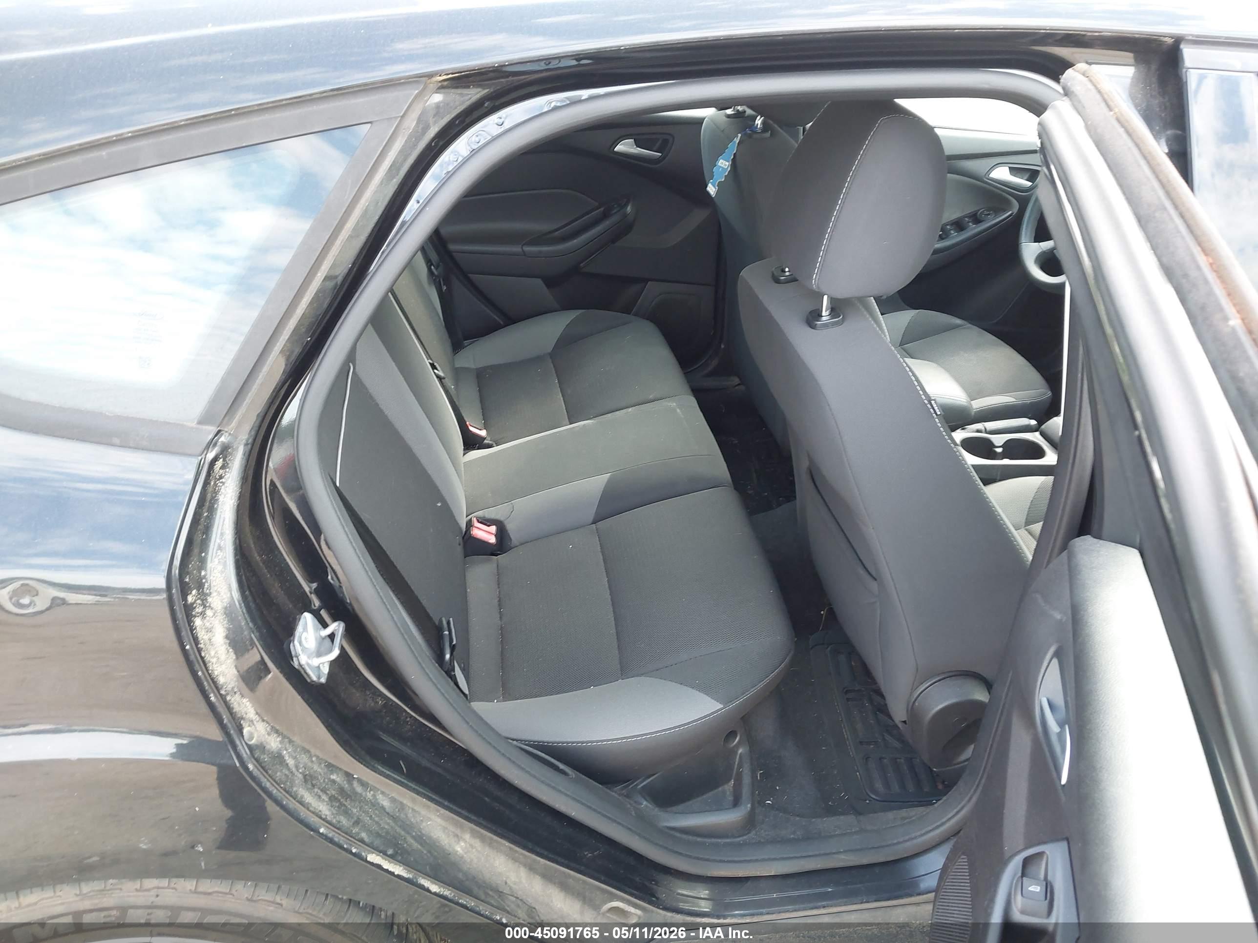 FORD FOCUS image 8