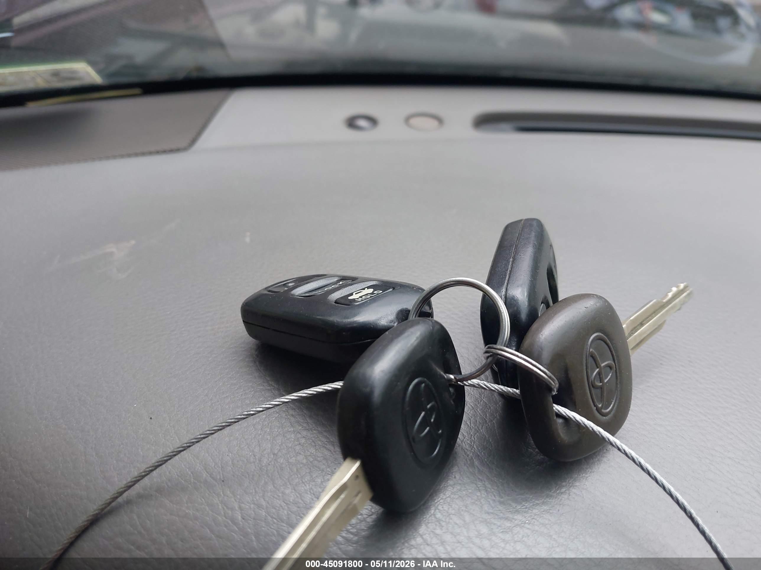 TOYOTA CAMRY image 11