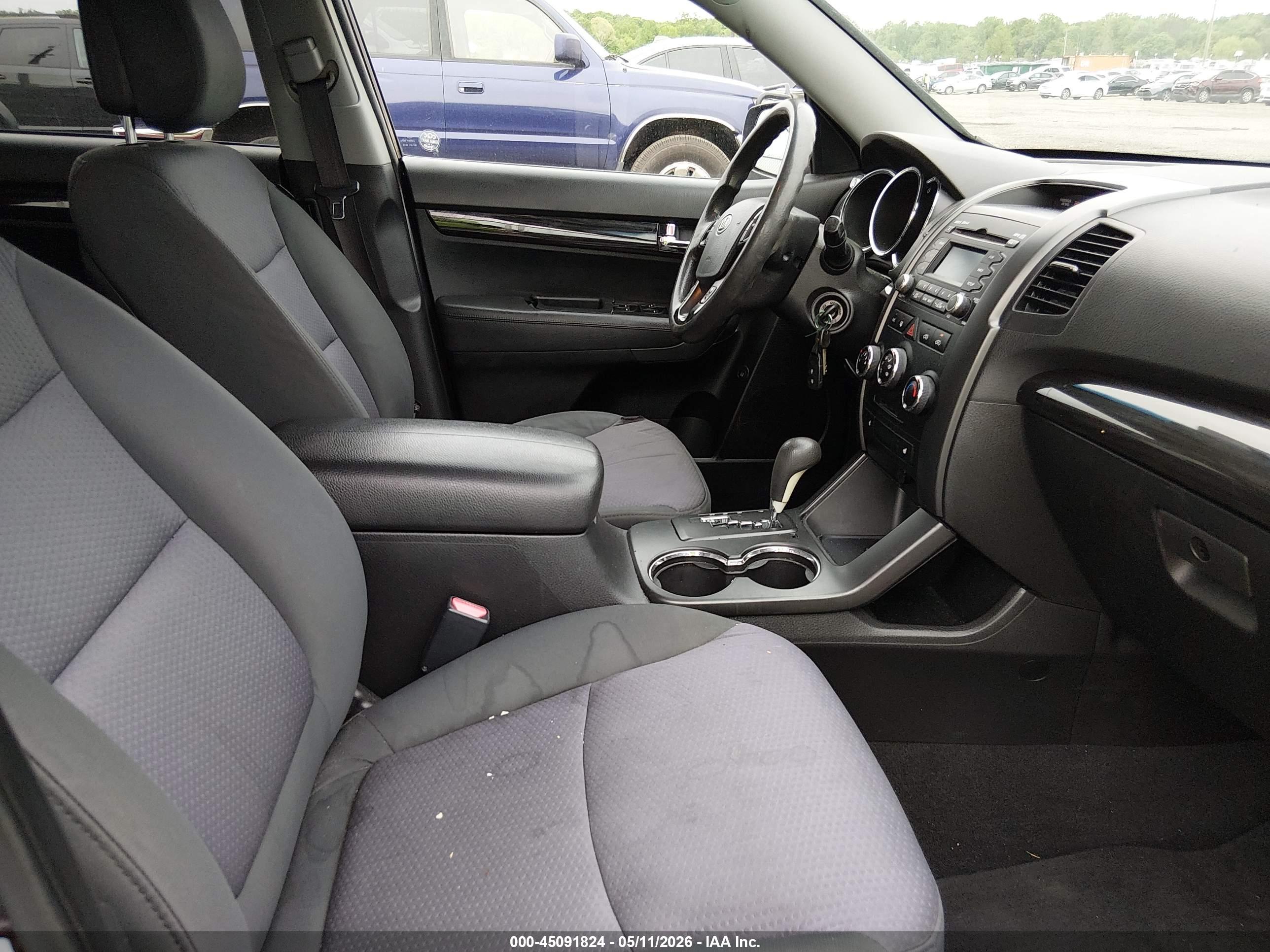 KIA SORENTO image 5
