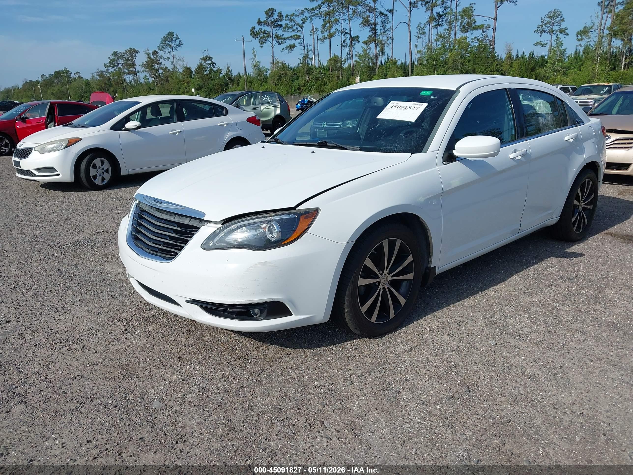 CHRYSLER 200 image 2