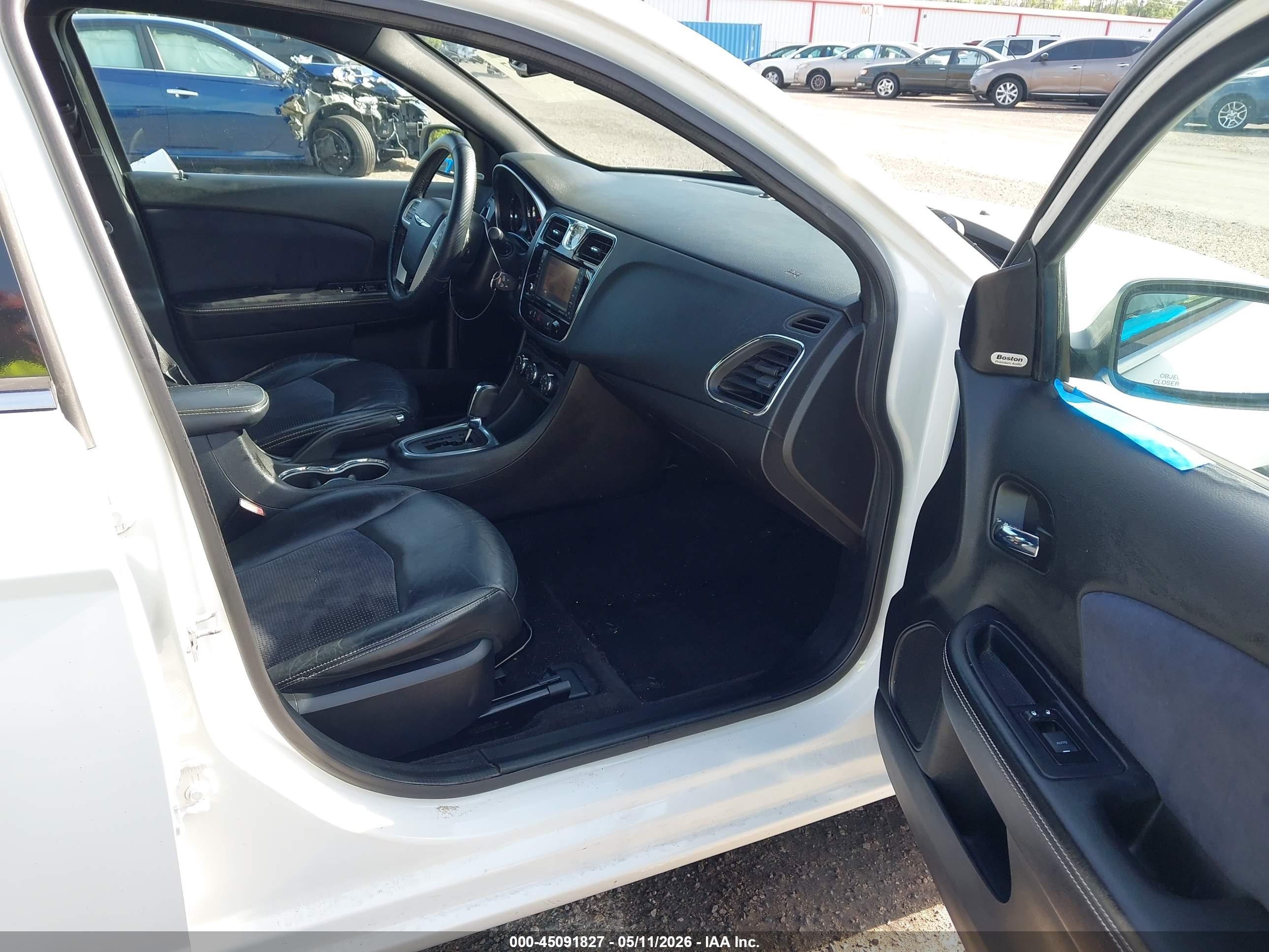 CHRYSLER 200 image 5