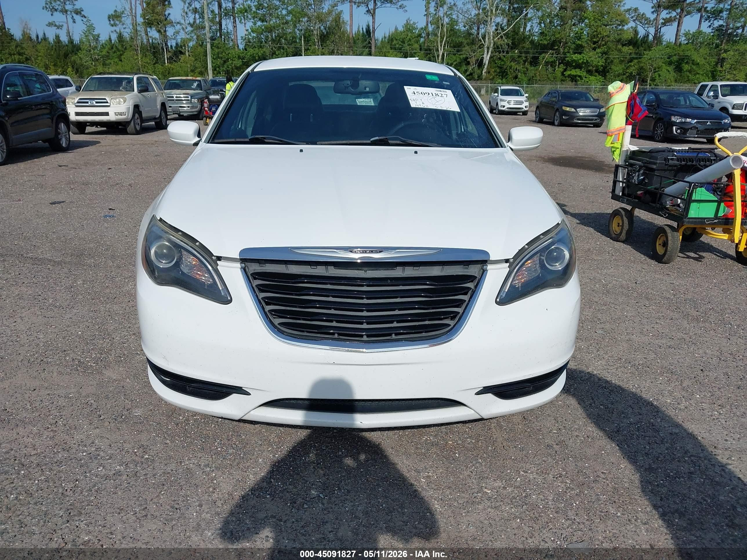 CHRYSLER 200 image 6