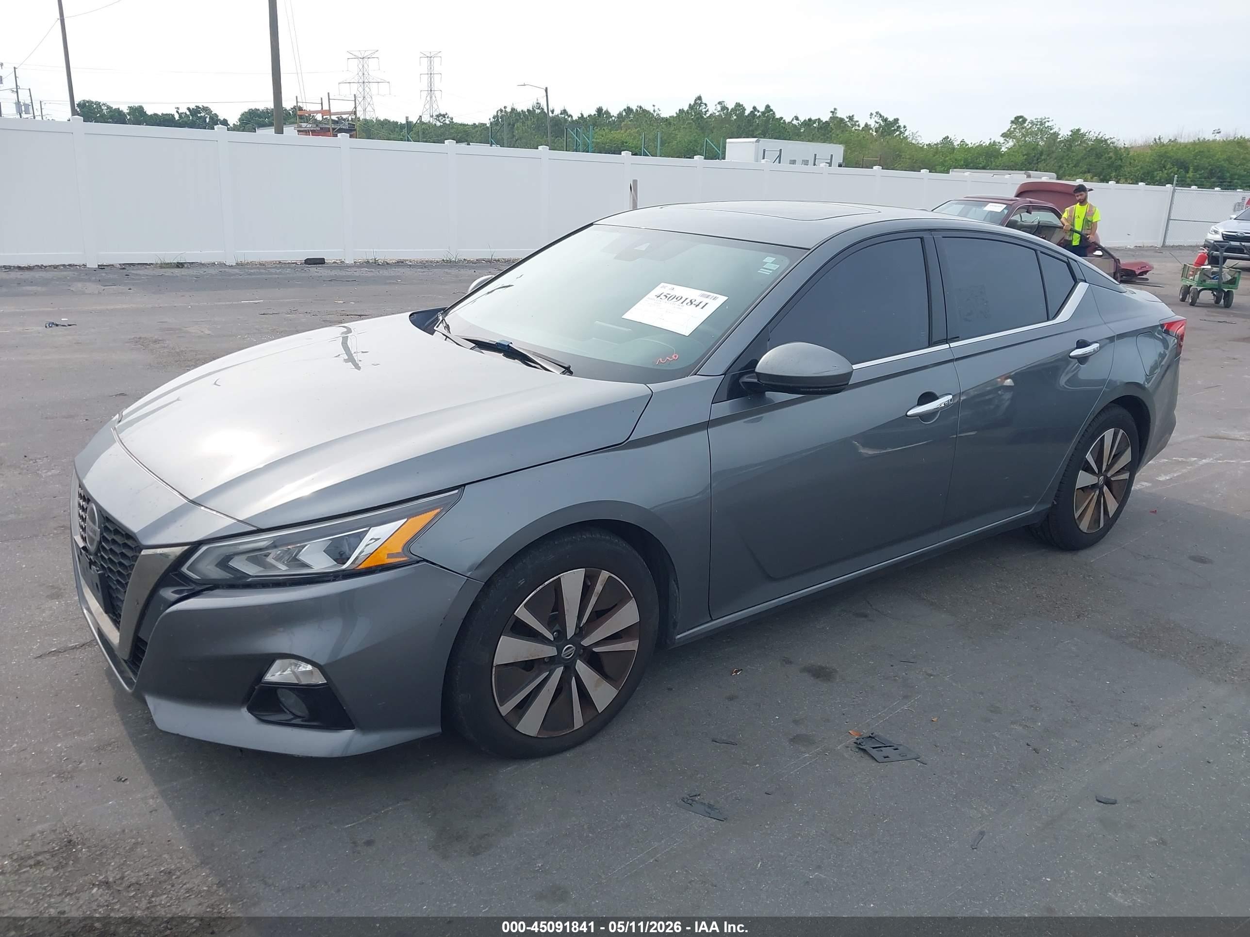 NISSAN ALTIMA image 2