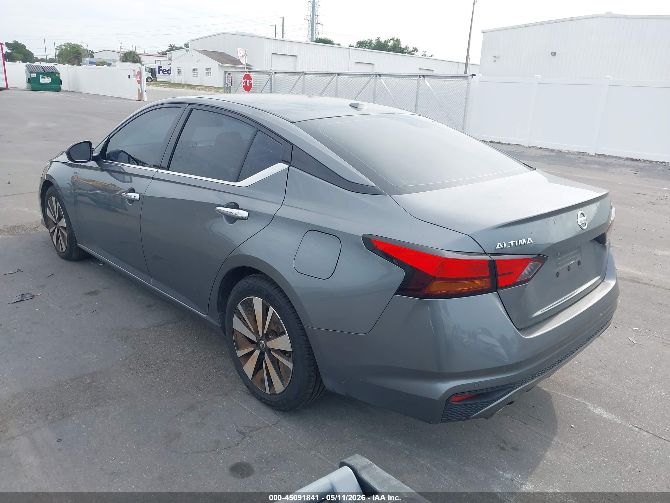 NISSAN ALTIMA image 3
