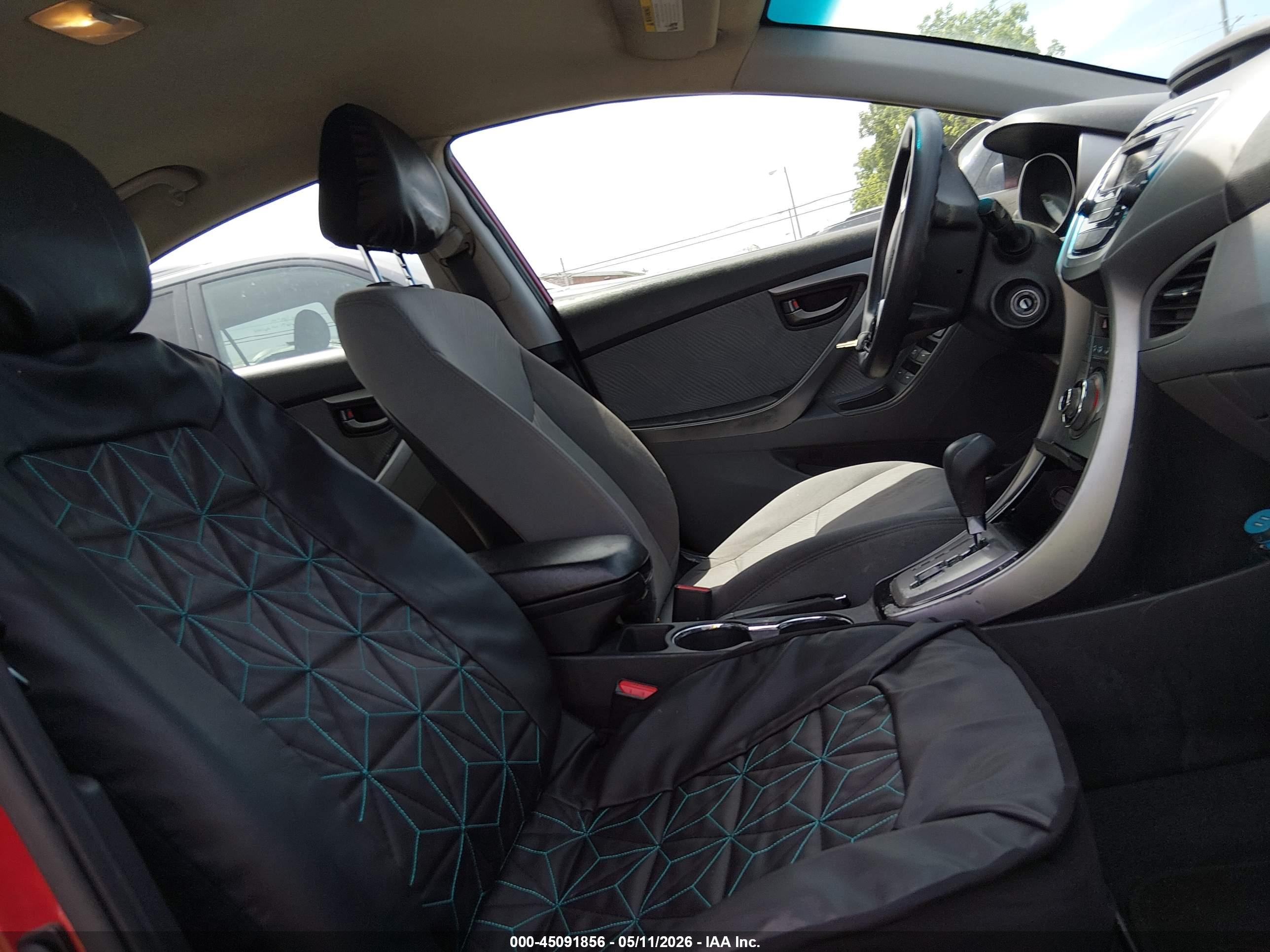 HYUNDAI ELANTRA image 5