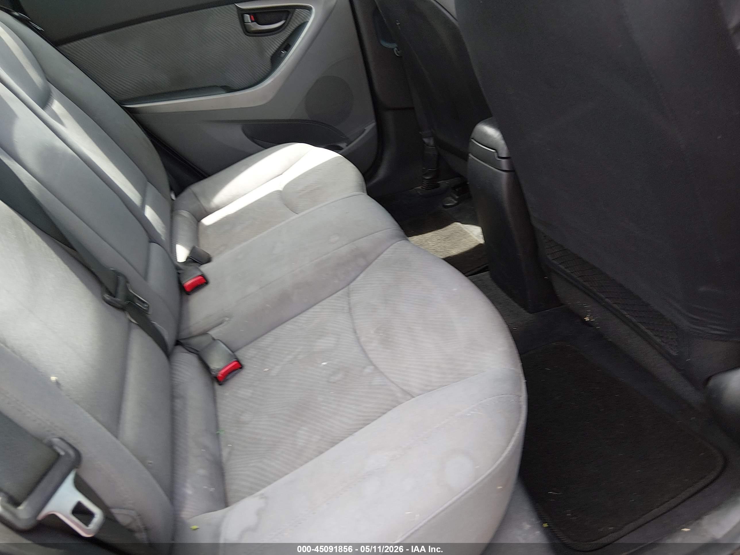 HYUNDAI ELANTRA image 8