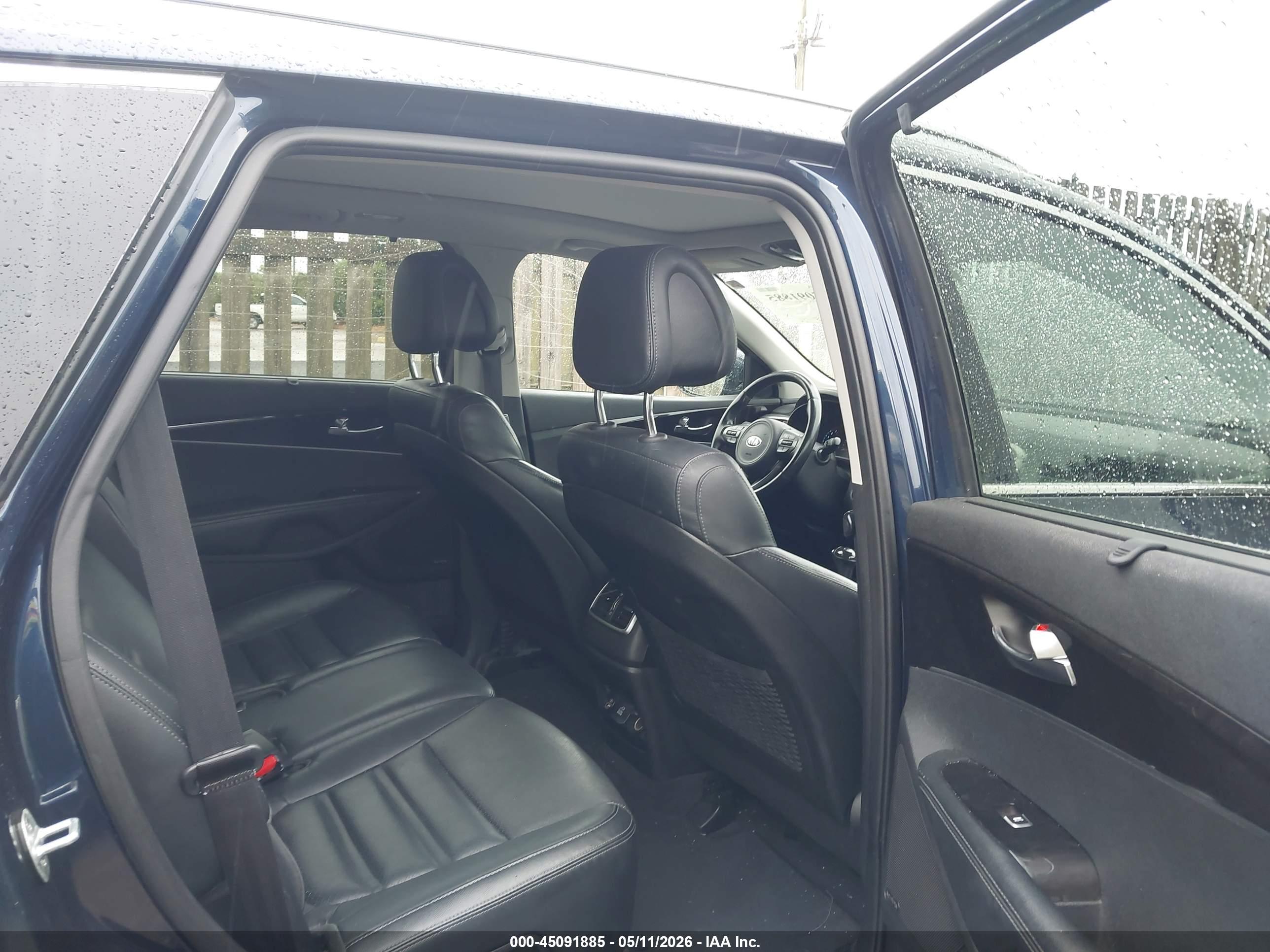 KIA SORENTO image 8