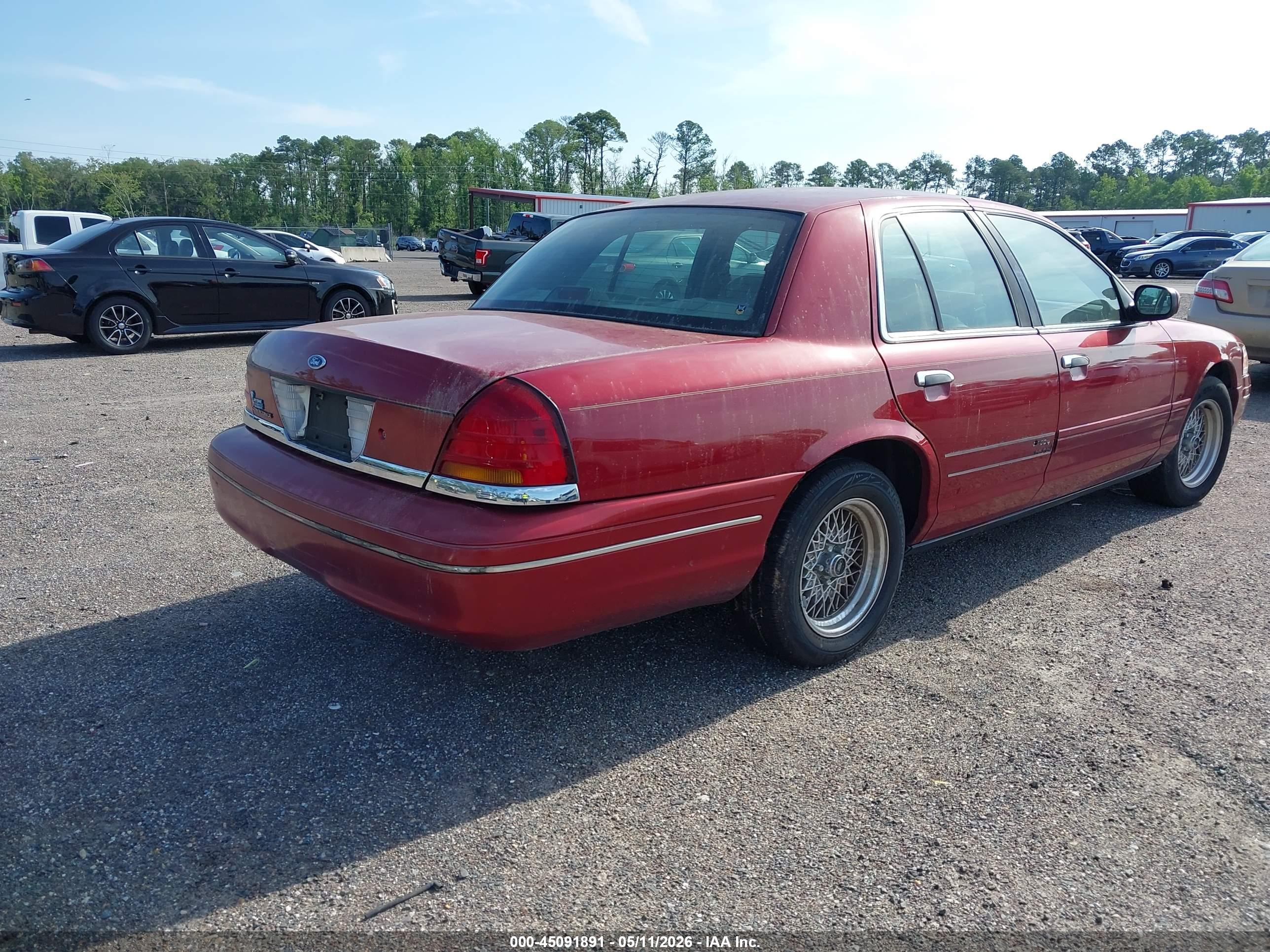 FORD CROWN image 4