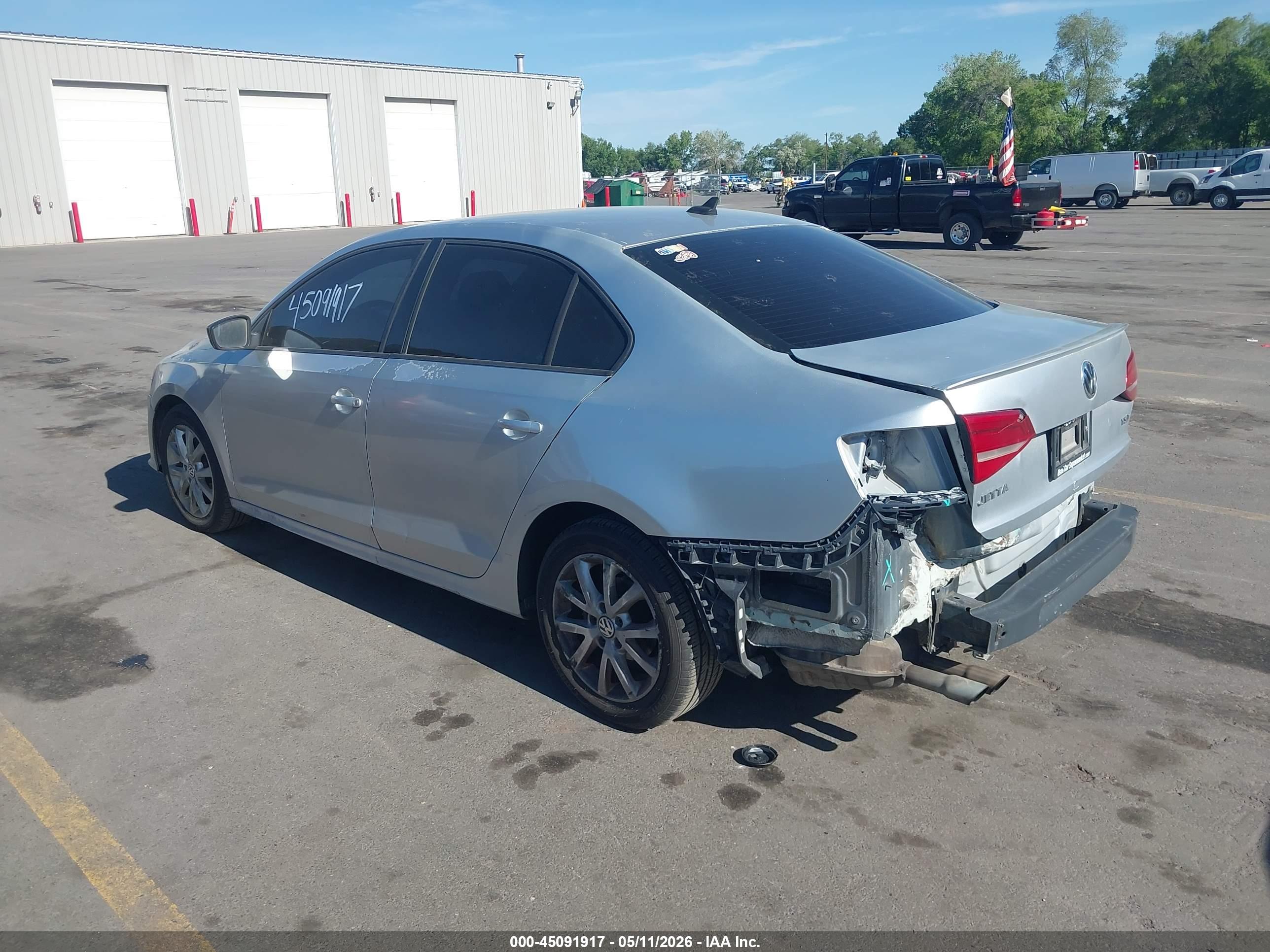 VOLKSWAGEN JETTA image 3