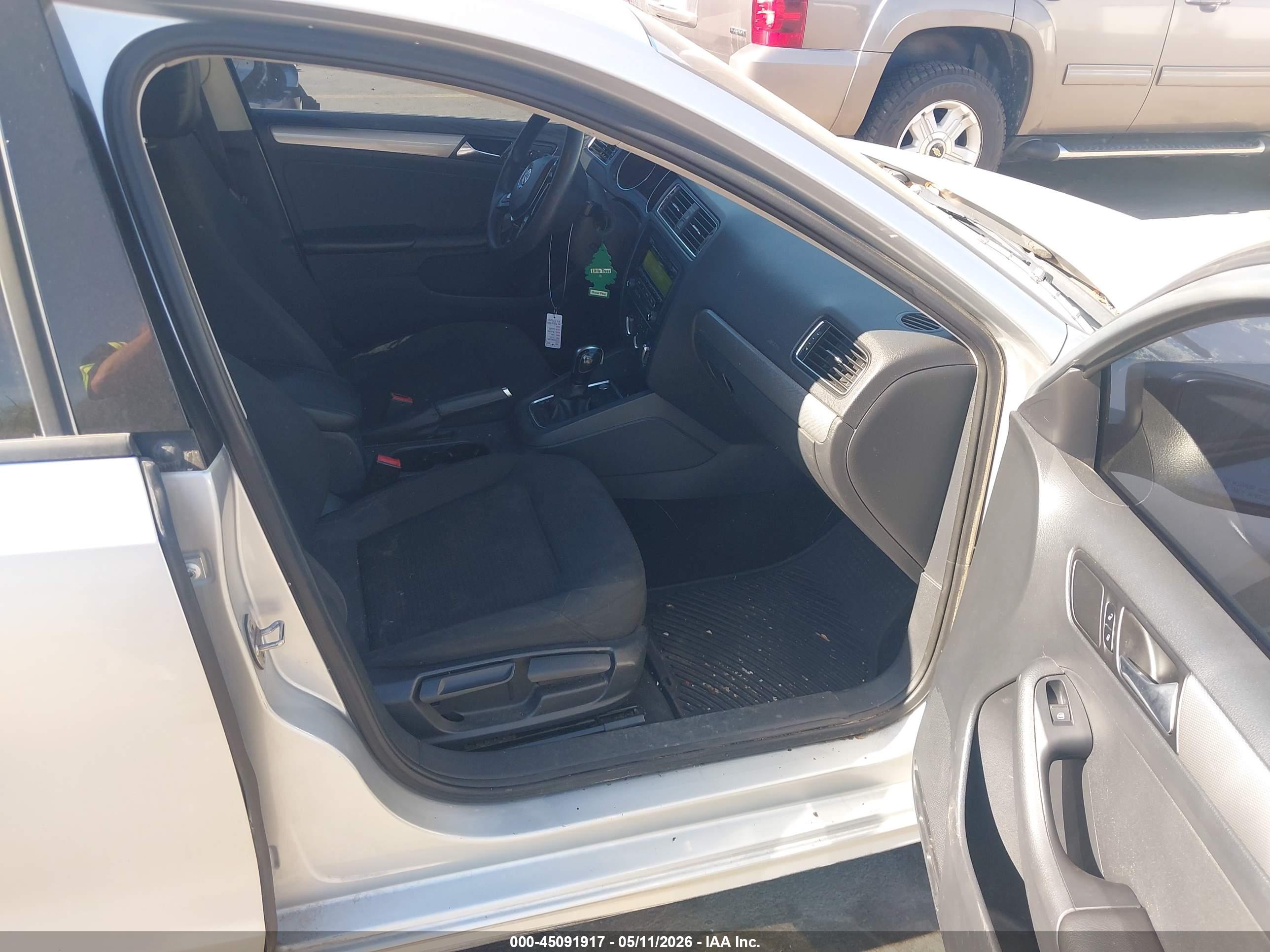VOLKSWAGEN JETTA image 5