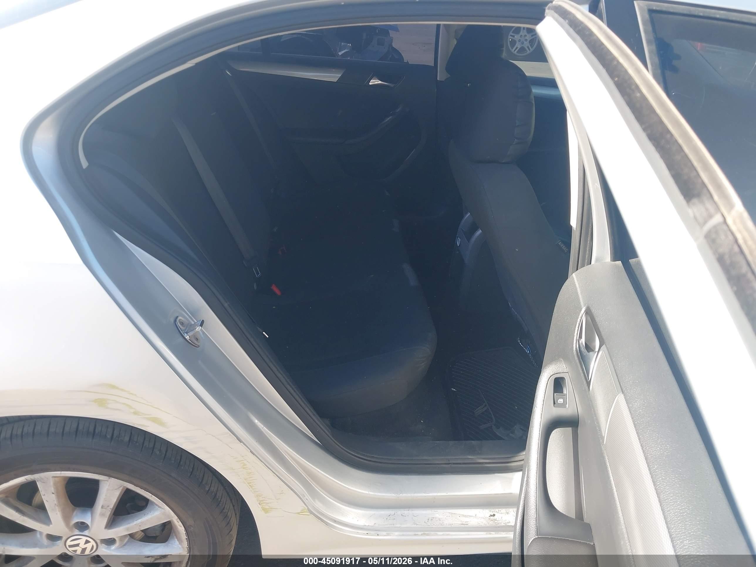 VOLKSWAGEN JETTA image 8