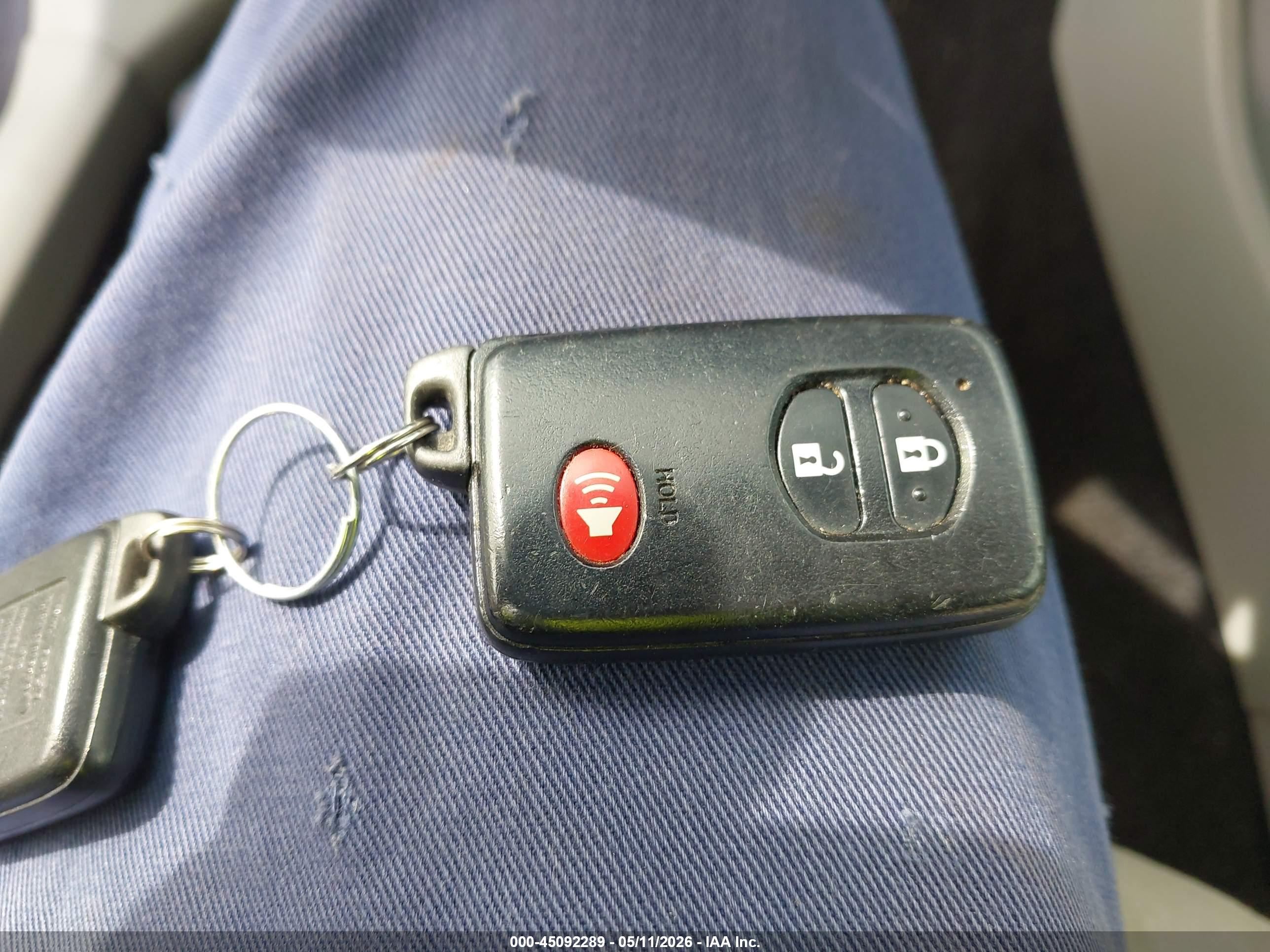 TOYOTA PRIUS image 11