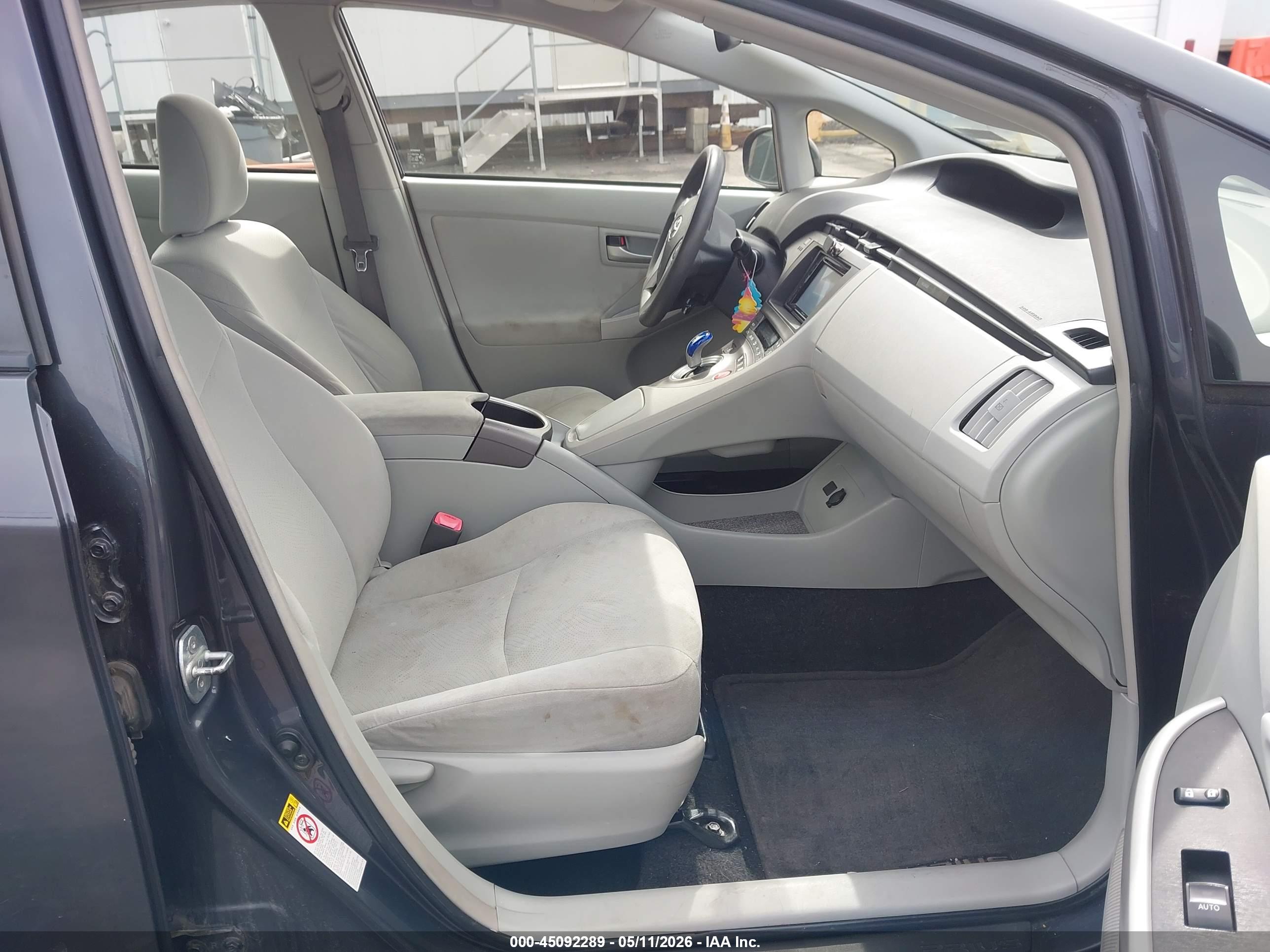 TOYOTA PRIUS image 5