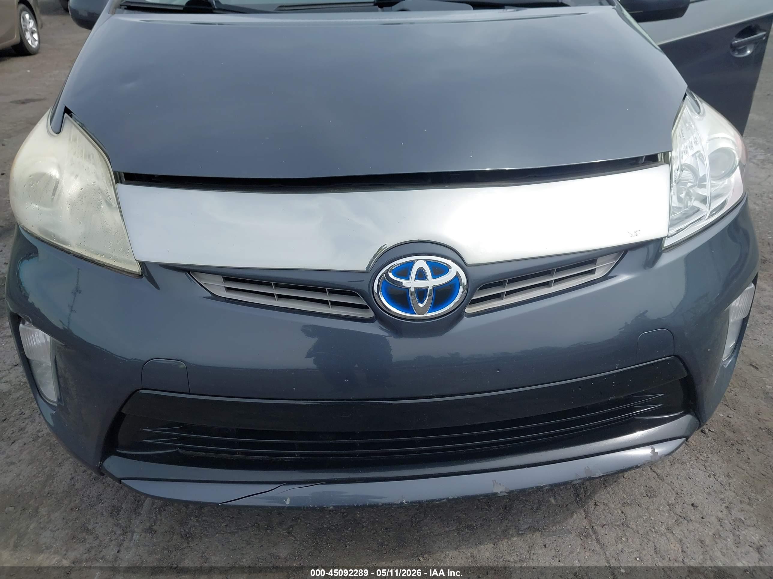 TOYOTA PRIUS image 6