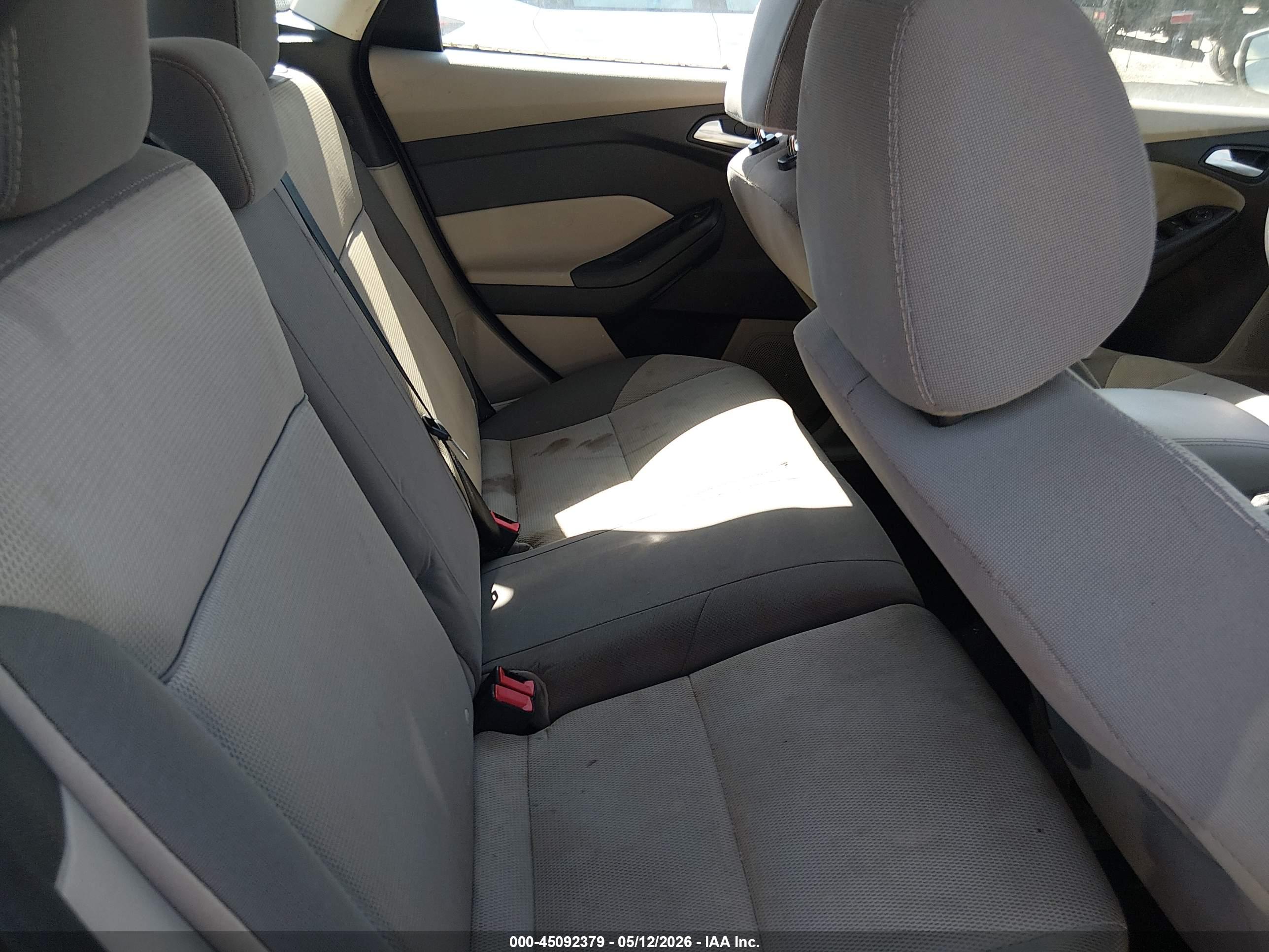 FORD FOCUS image 8