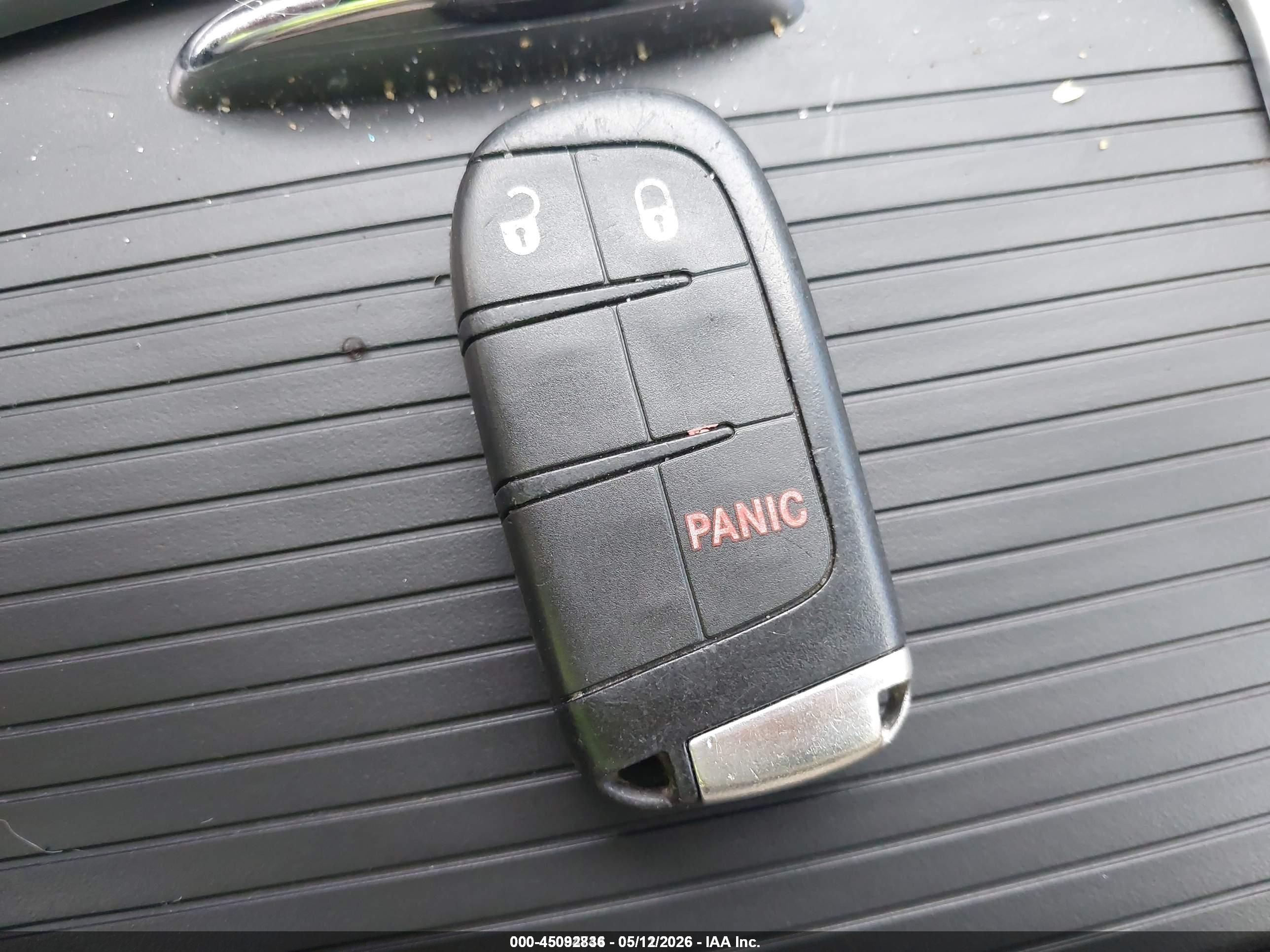 CHRYSLER 300 image 11