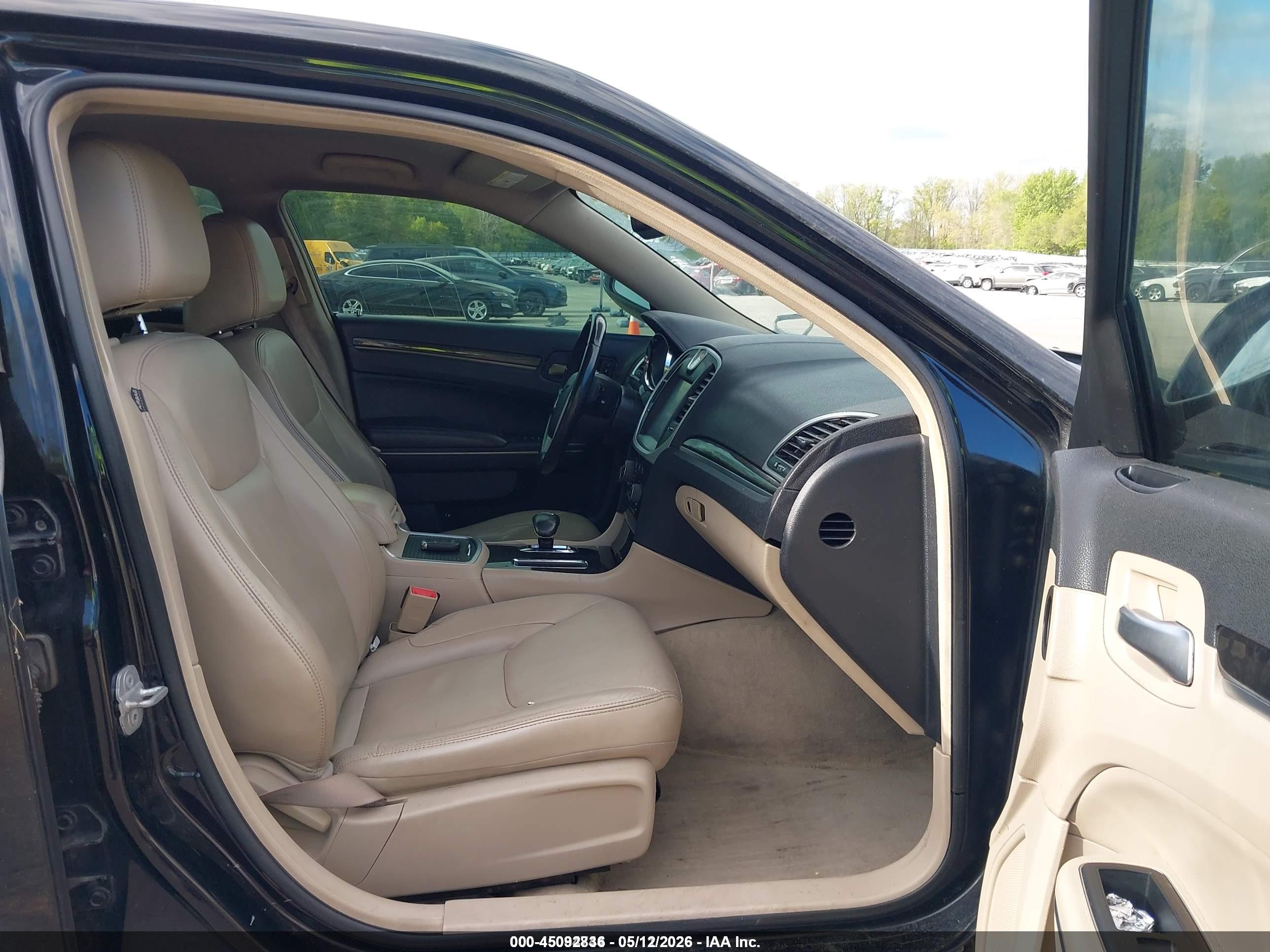 CHRYSLER 300 image 5