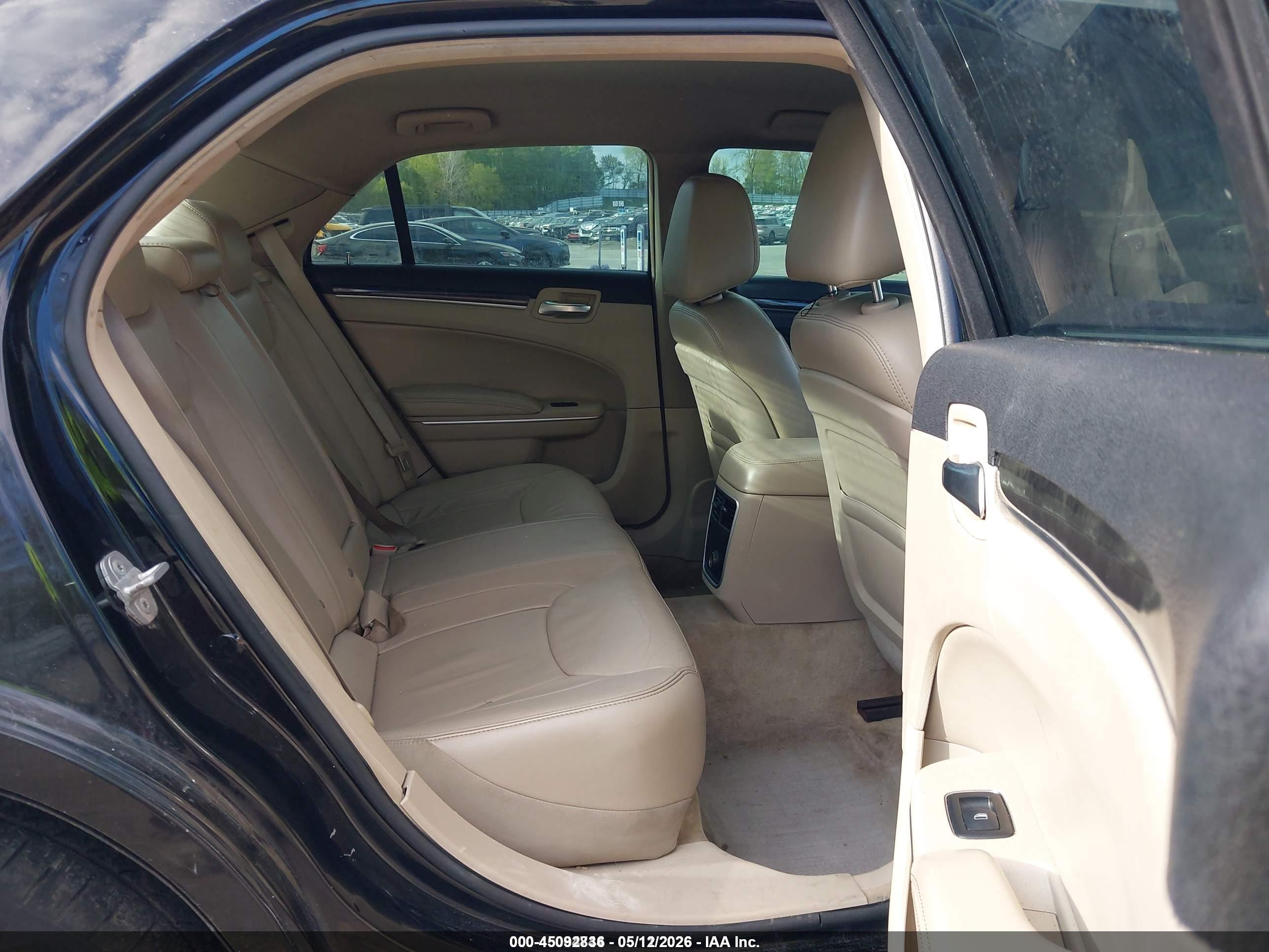 CHRYSLER 300 image 8