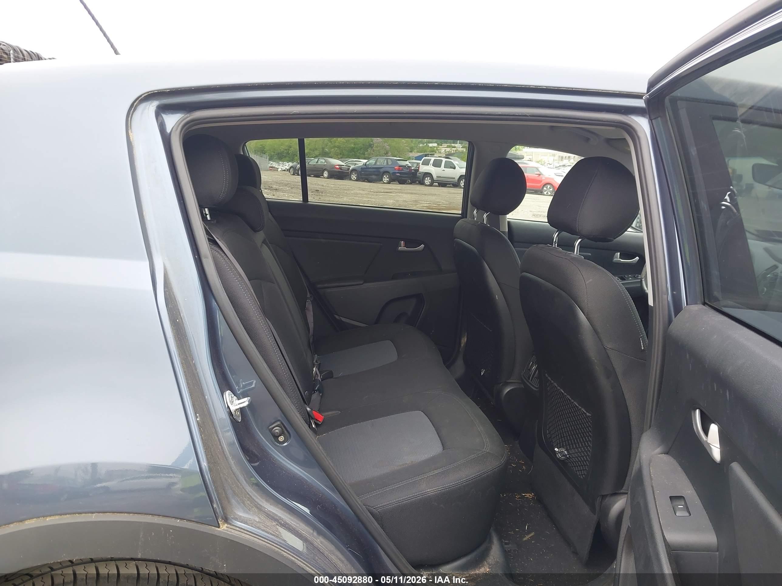 KIA SPORTAGE image 8