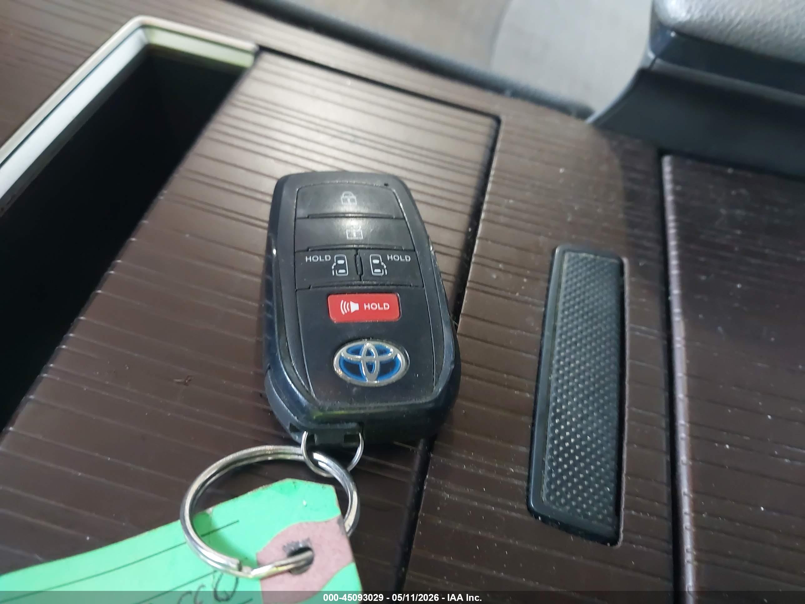 TOYOTA SIENNA image 11