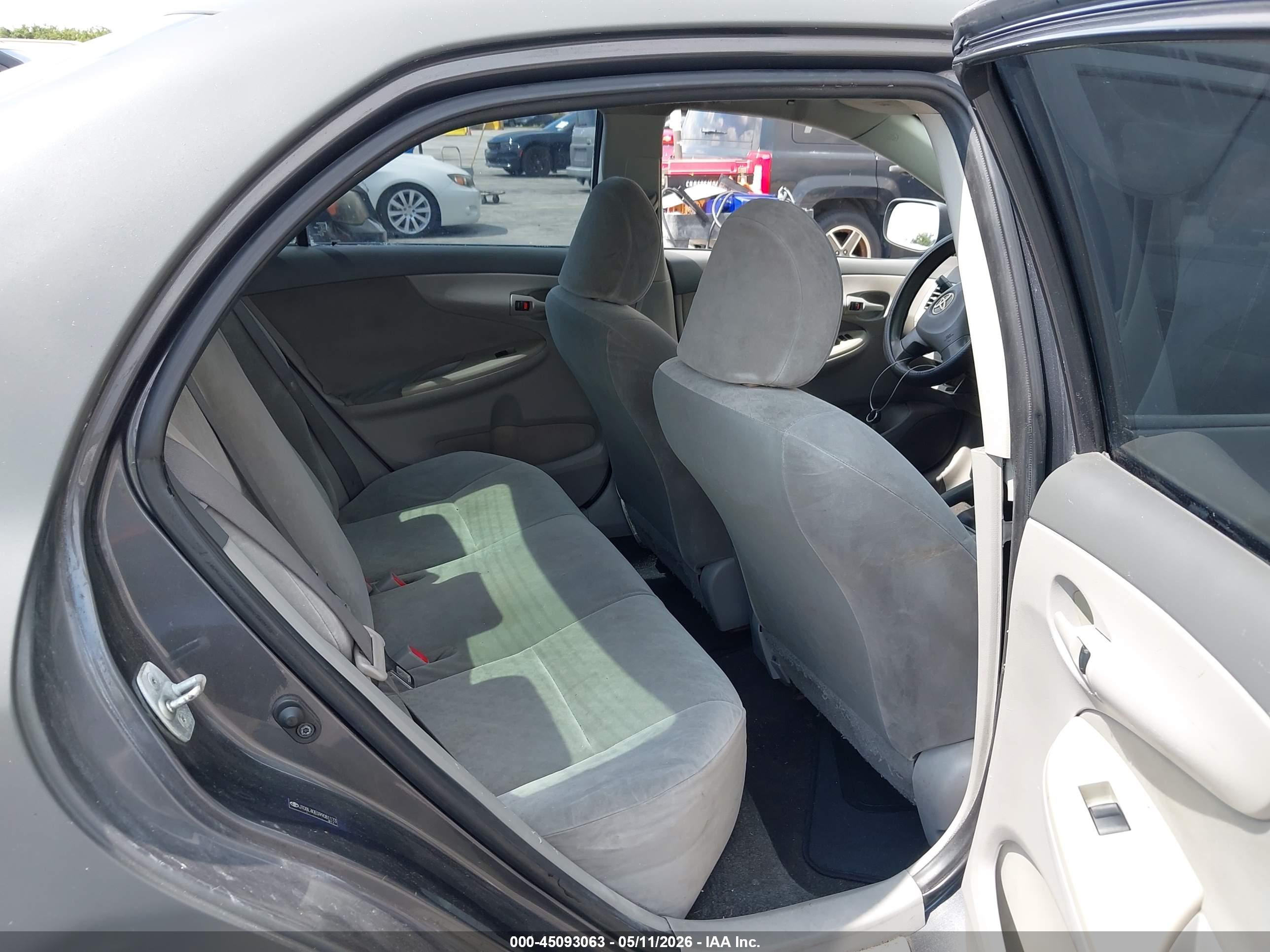 TOYOTA COROLLA image 8