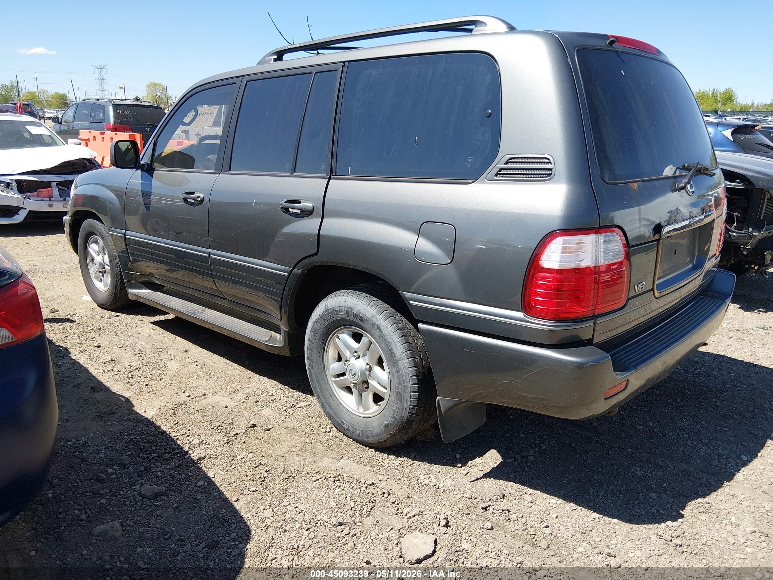 LEXUS LX image 3