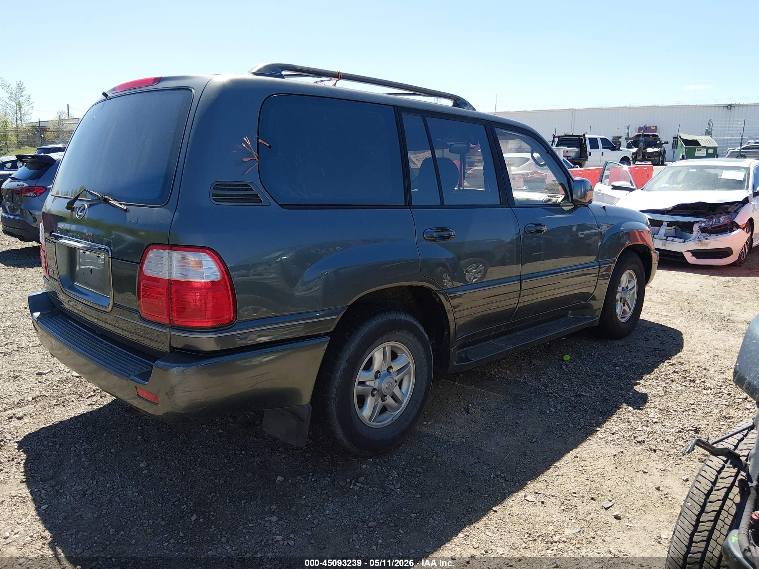 LEXUS LX image 4