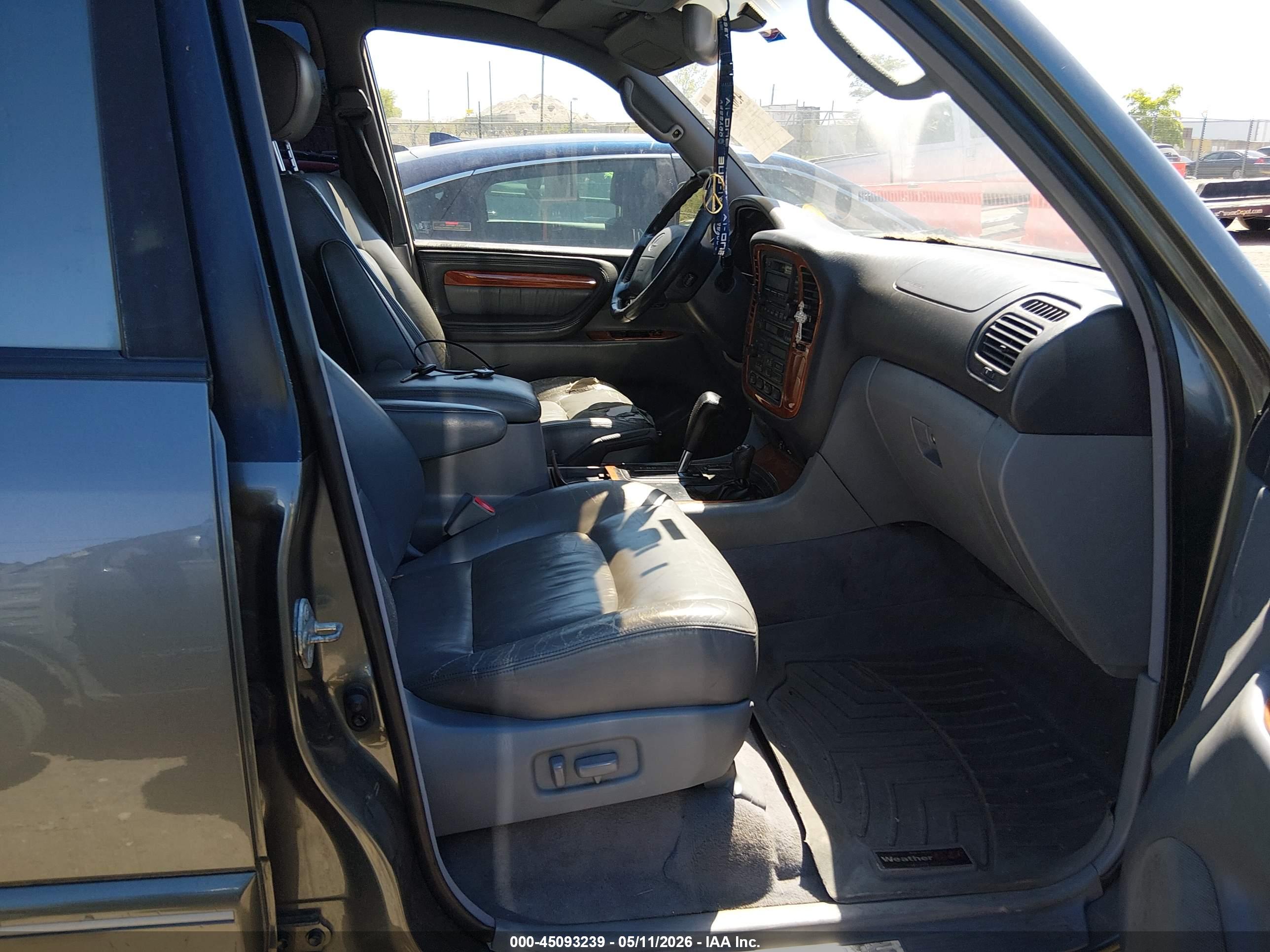 LEXUS LX image 5
