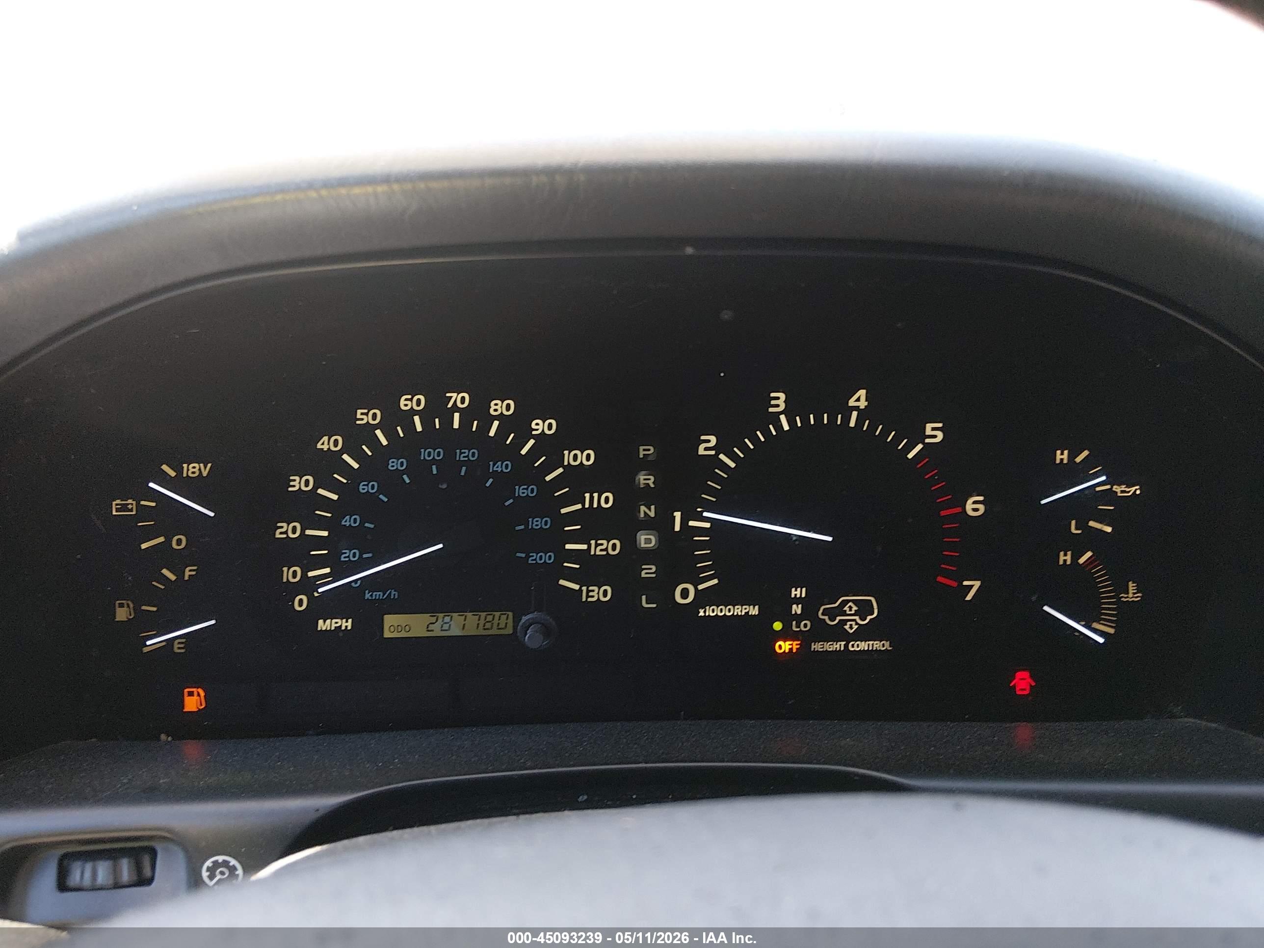 LEXUS LX image 7
