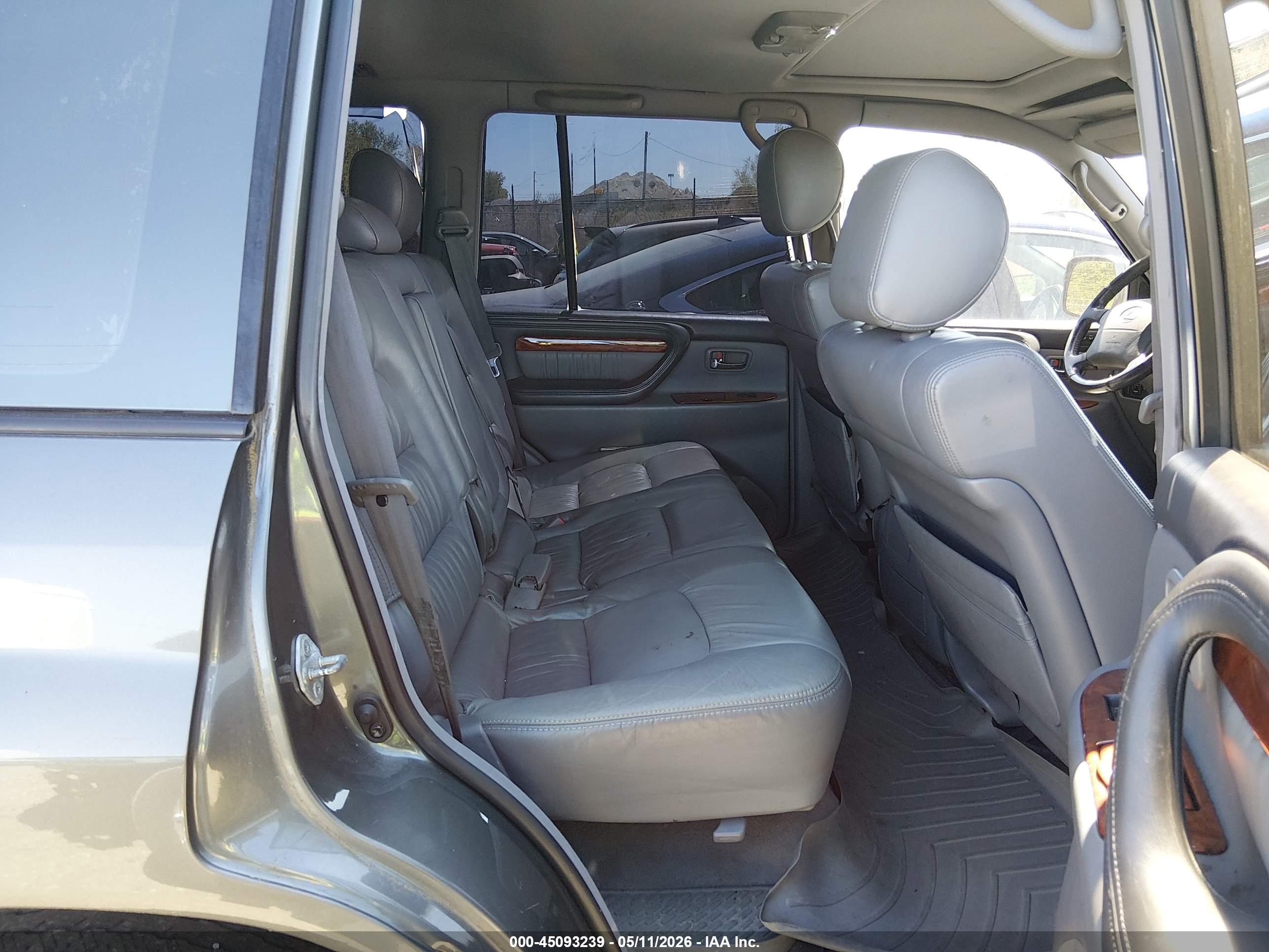 LEXUS LX image 8