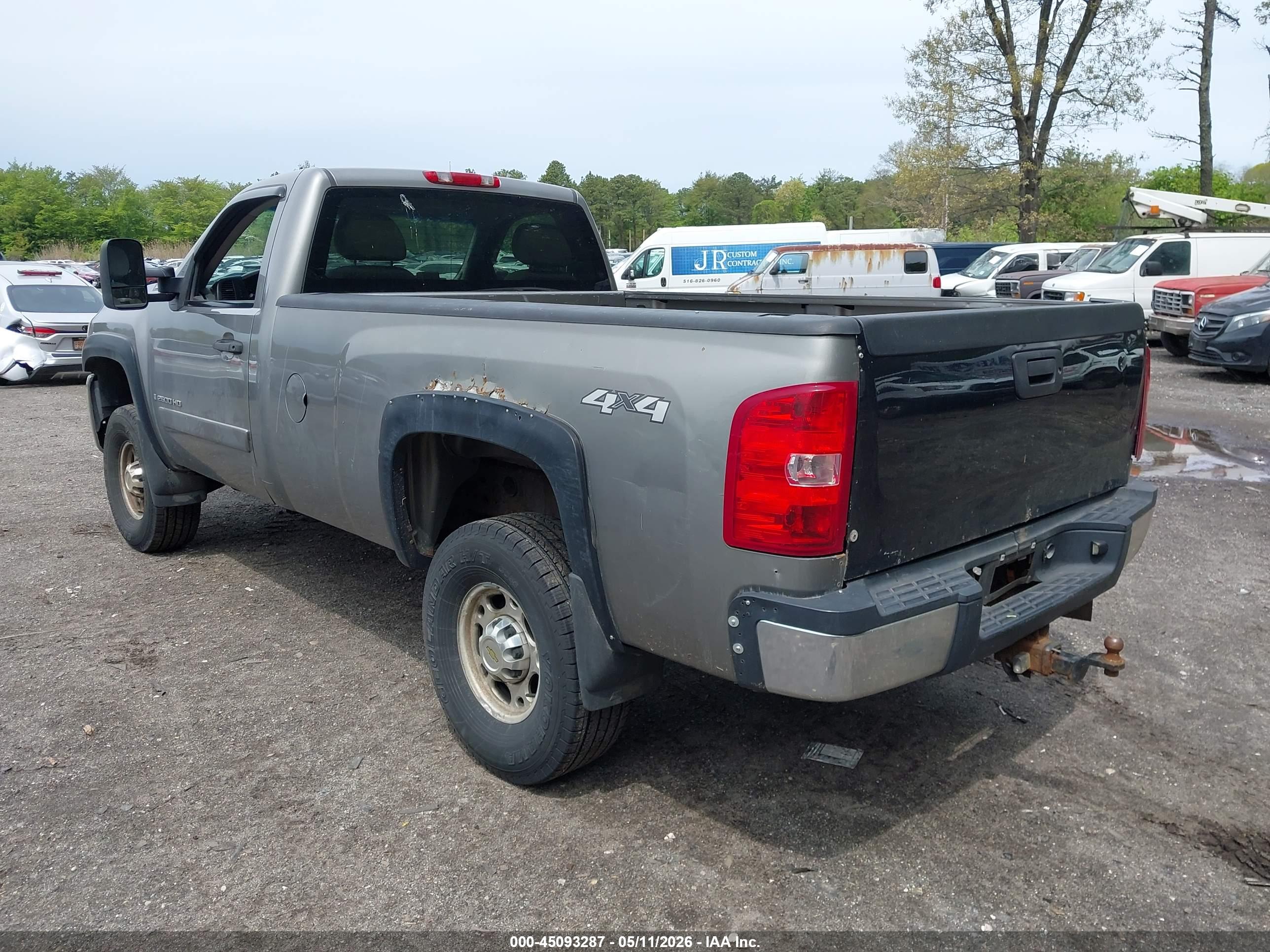CHEVROLET SILVERADO image 3