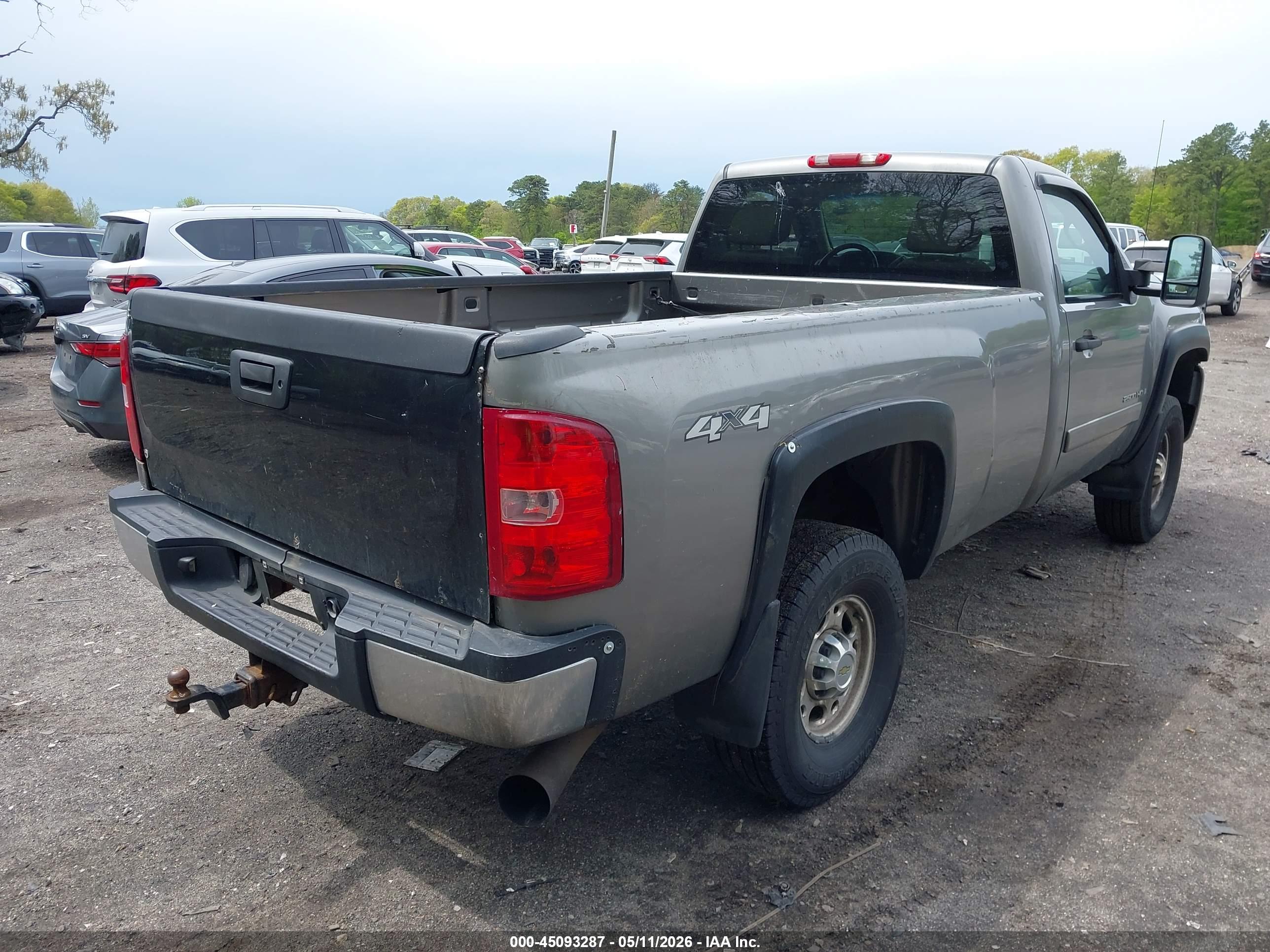 CHEVROLET SILVERADO image 4