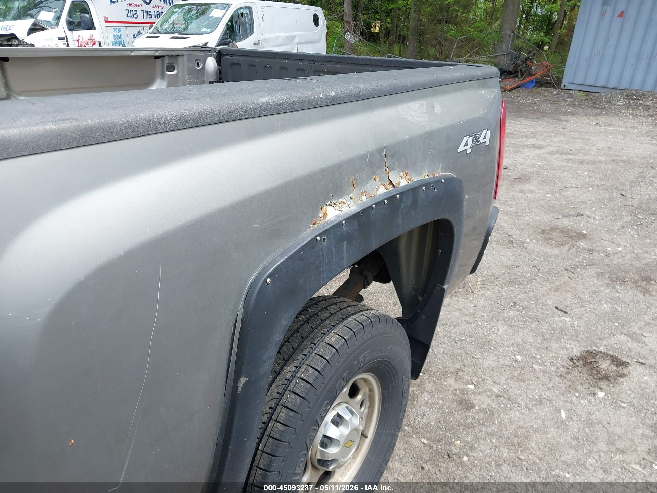 CHEVROLET SILVERADO image 6