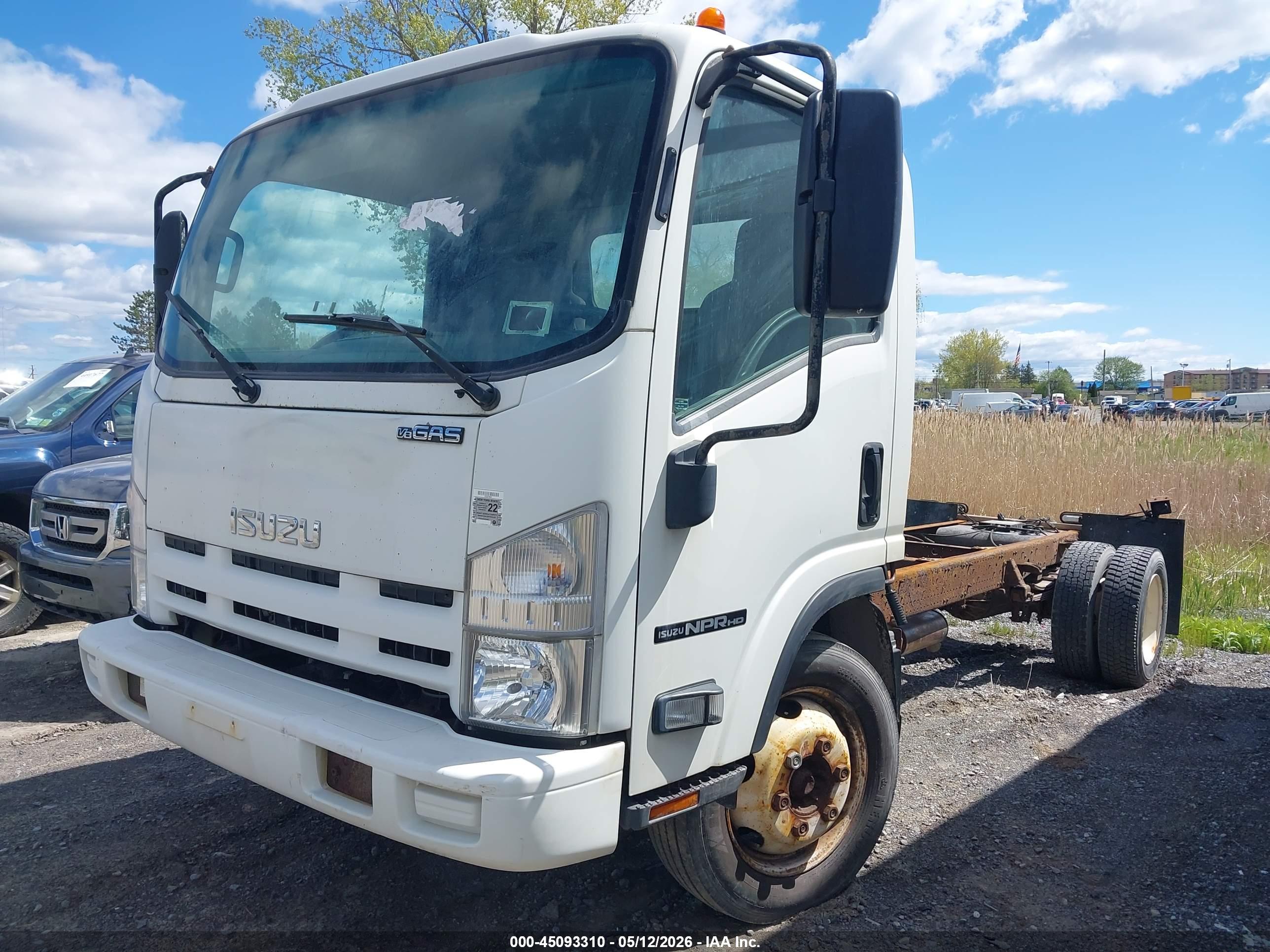 ISUZU NPR image 2