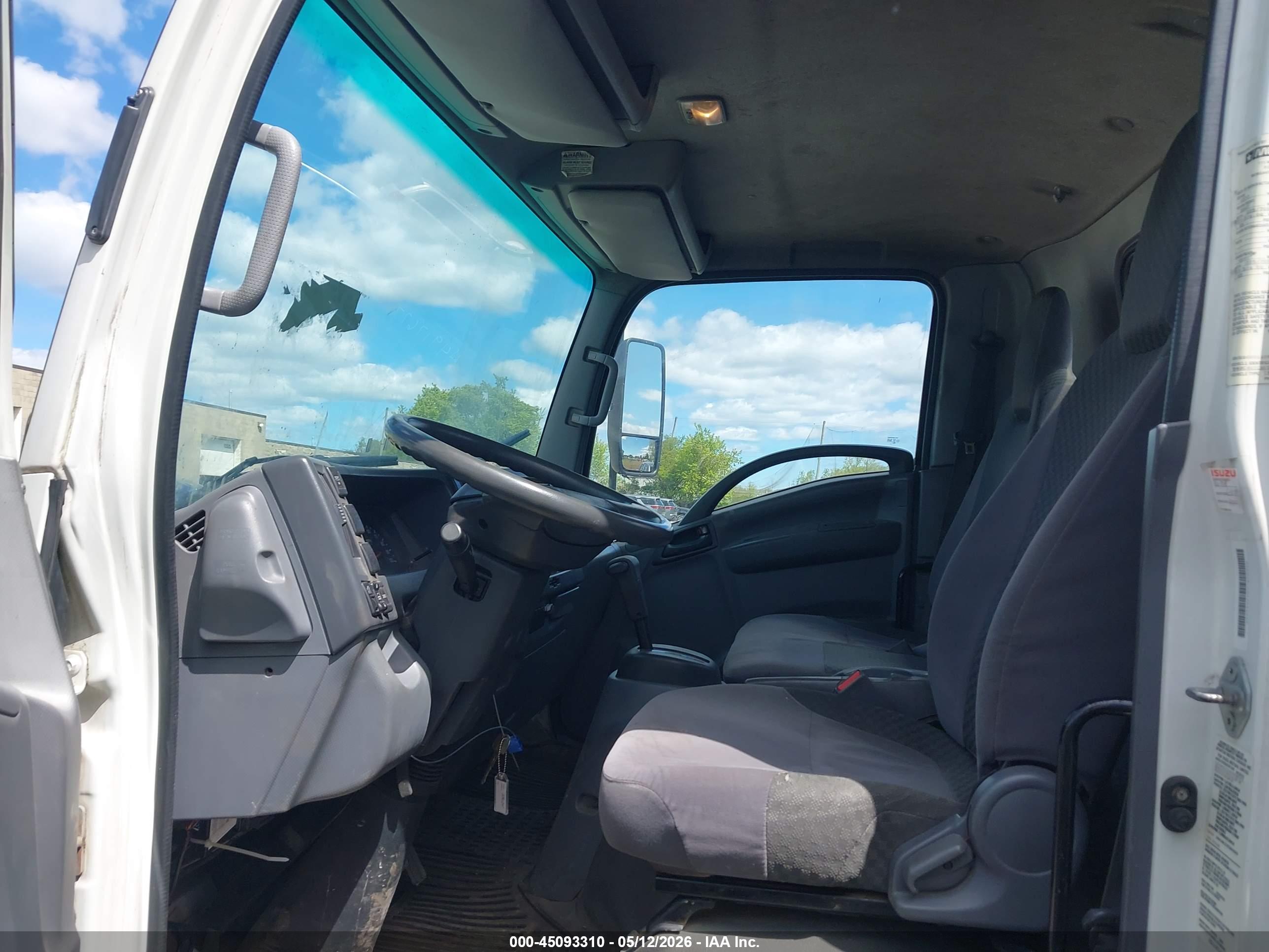 ISUZU NPR image 8