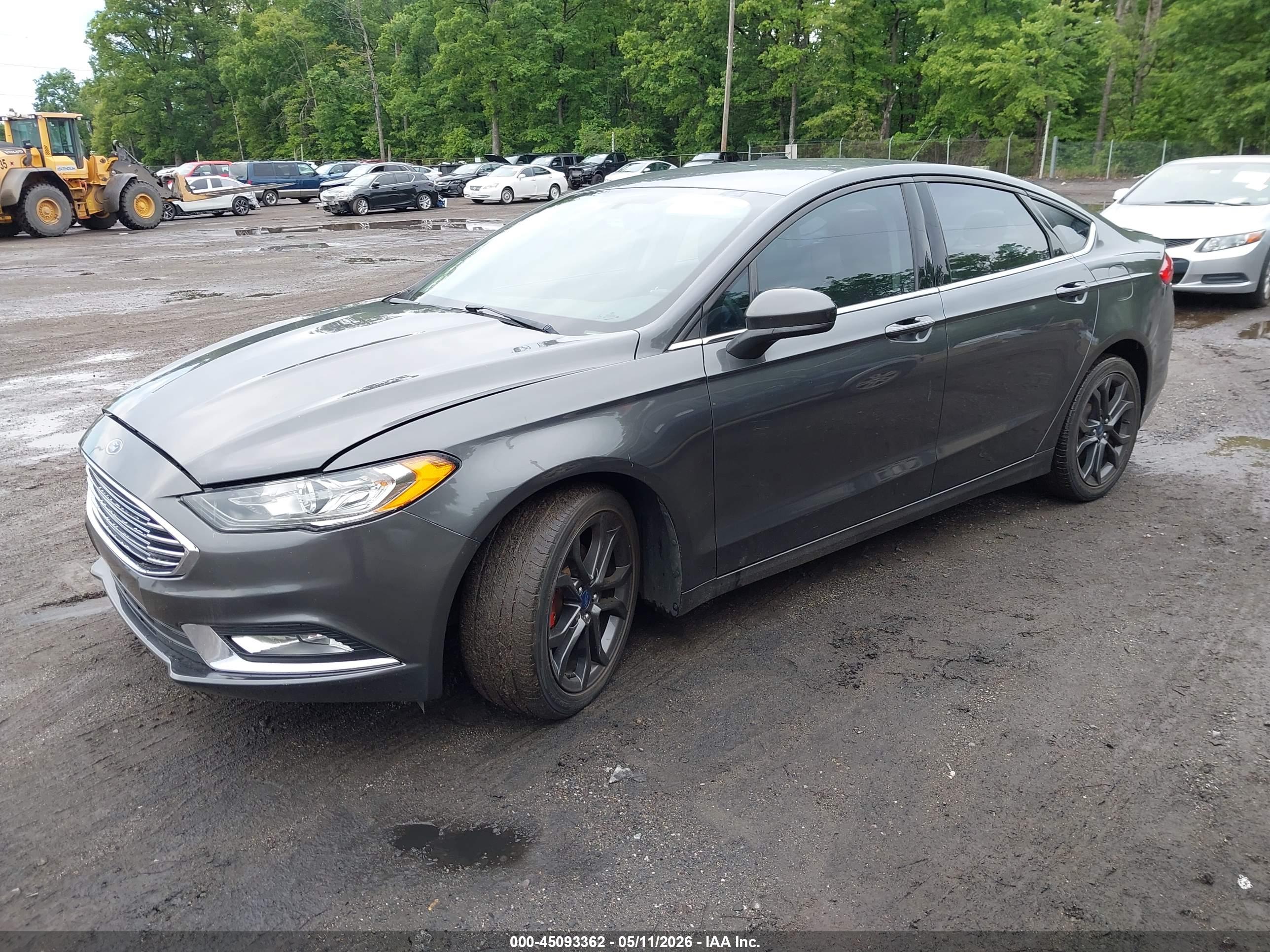 FORD FUSION image 2