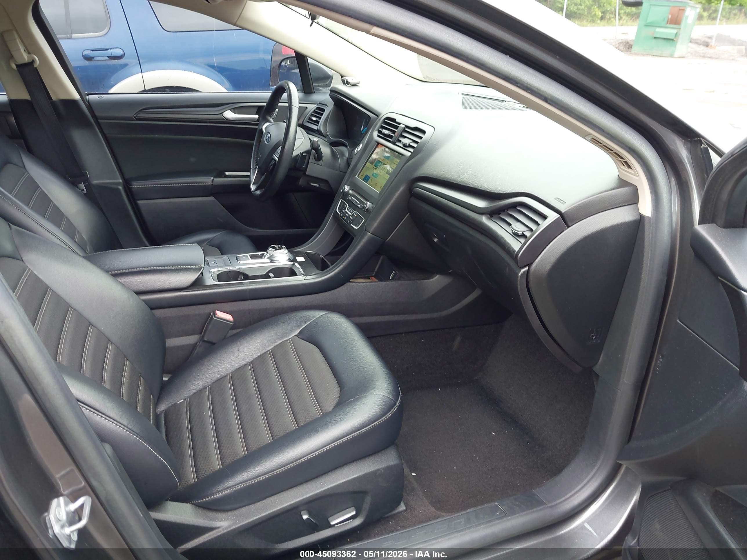 FORD FUSION image 5